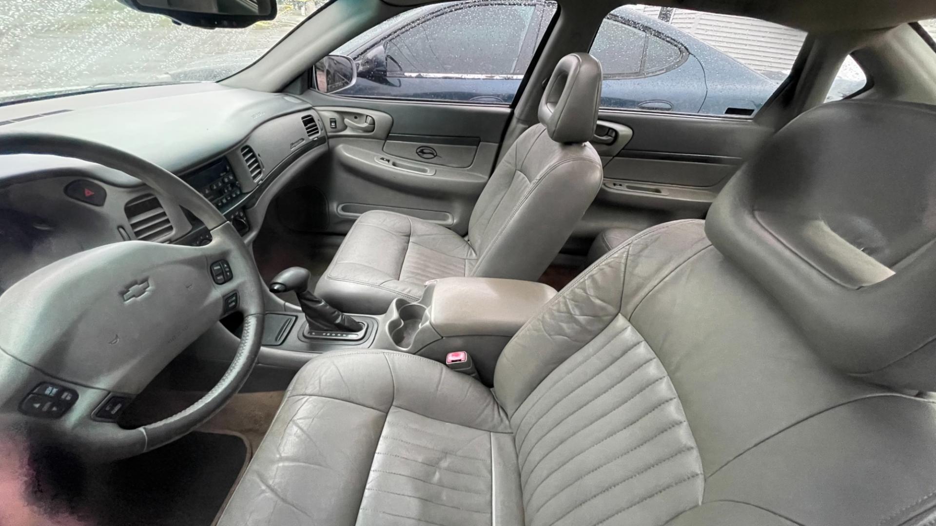 2002 SILVER /GREY Chevrolet Impala LS (2G1WH55K129) with an 3.8L V6 OHV 12V engine, 4-Speed Automatic Overdrive transmission, located at 2710A Westlane Rd., Indianapolis, IN, 46268, (317) 291-2000, 39.885670, -86.208160 - Photo#4