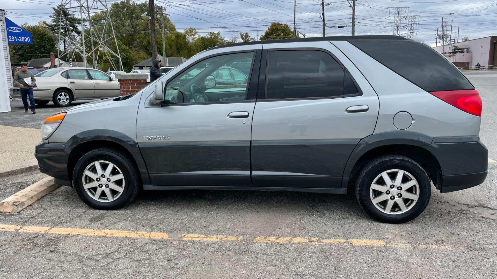 2003 Silver Buick Rendezvous CX 2WD (3G5DA03E13S) with an 3.4L V6 OHV 12V engine, 4-Speed Automatic Overdrive transmission, located at 2710A Westlane Rd., Indianapolis, IN, 46268, (317) 291-2000, 39.885670, -86.208160 - Photo#3