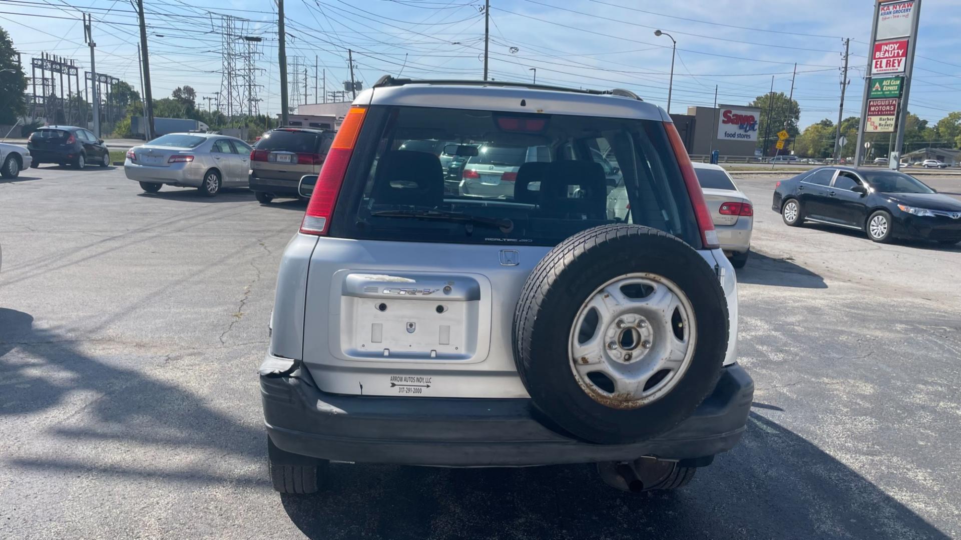 1999 Silver /GREY Honda CR-V EX 4WD (JHLRD1866XC) with an 2.0L L4 DOHC 16V engine, 4-Speed Automatic Overdrive transmission, located at 2710A Westlane Rd., Indianapolis, IN, 46268, (317) 291-2000, 39.885670, -86.208160 - Photo#2