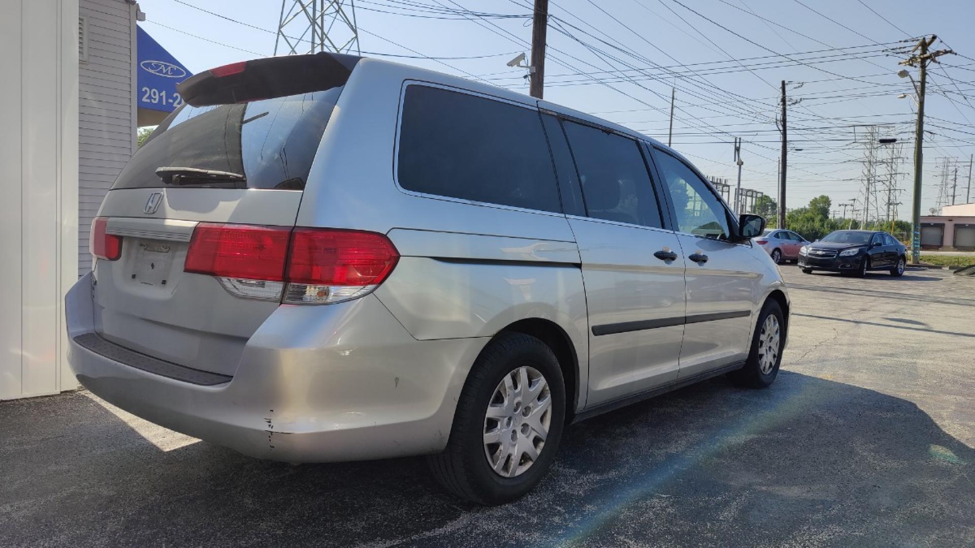 2009 Honda Odyssey LX (5FNRL38279B) with an 3.5L V6 SOHC 24V engine, 5-Speed Automatic transmission, located at 2710A Westlane Rd., Indianapolis, IN, 46268, (317) 291-2000, 39.885670, -86.208160 - Photo#4