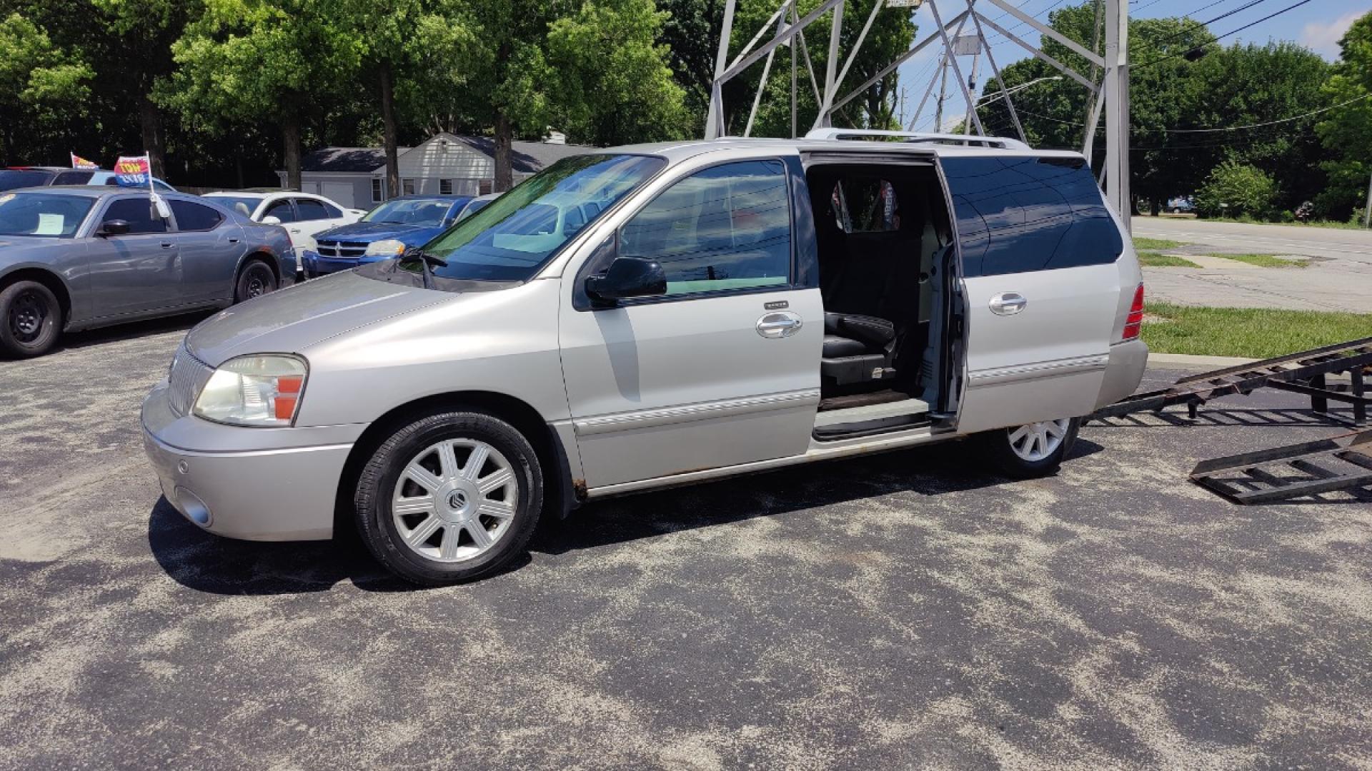 2006 Silver /BEIGE Mercury Monterey Luxury (2MRDA222X6B) with an 4.2L V6 OHV 12V engine, 4-Speed Automatic Overdrive transmission, located at 2710A Westlane Rd., Indianapolis, IN, 46268, (317) 291-2000, 39.885670, -86.208160 - Photo#6