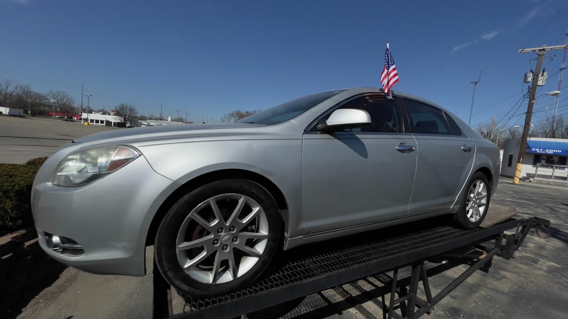 2009 Chevrolet Malibu LTZ (1G1ZK57779F) with an 3.6L V6 DOHC 24V engine, 6-Speed Automatic transmission, located at 2710A Westlane Rd., Indianapolis, IN, 46268, (317) 291-2000, 39.885670, -86.208160 - Photo#5