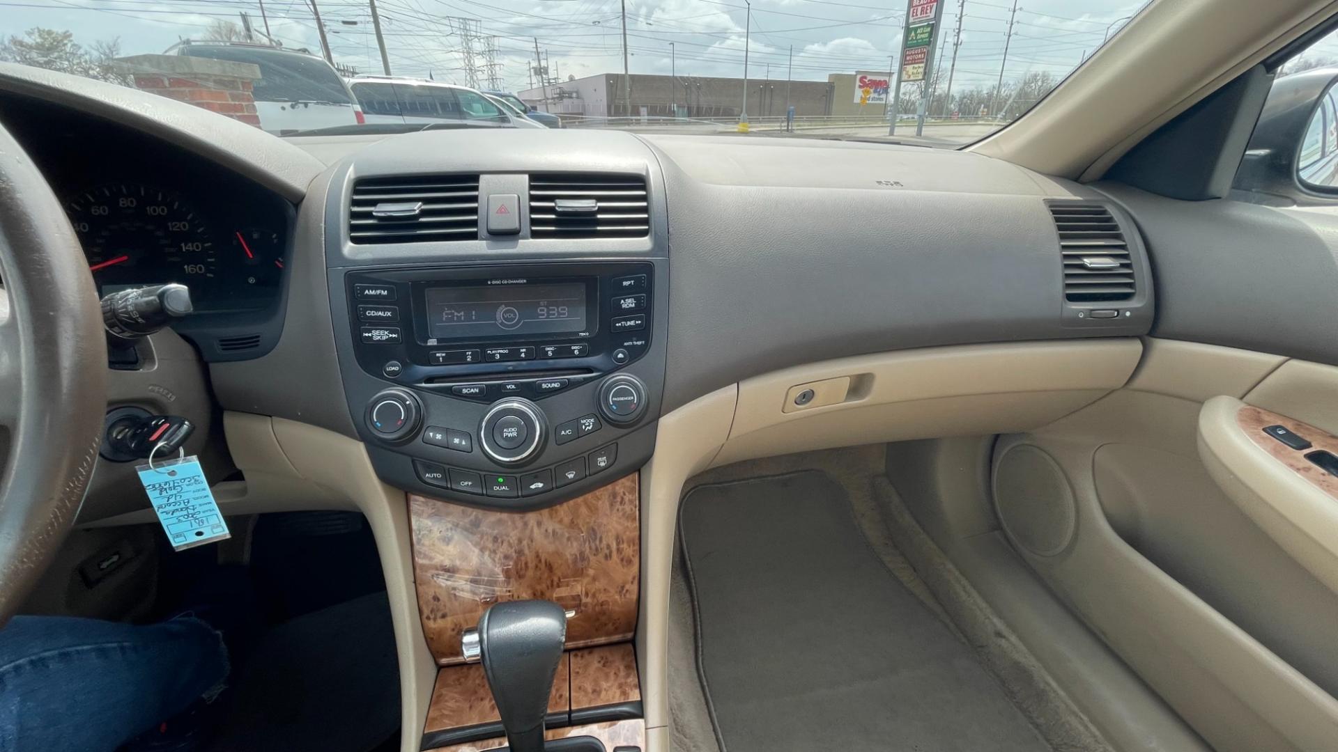 2003 GOLD /TAN Honda Accord EX sedan AT (JHMCM56683C) with an 2.4L L4 DOHC 16V engine, 5-Speed Automatic Overdrive transmission, located at 2710A Westlane Rd., Indianapolis, IN, 46268, (317) 291-2000, 39.885670, -86.208160 - Photo#5