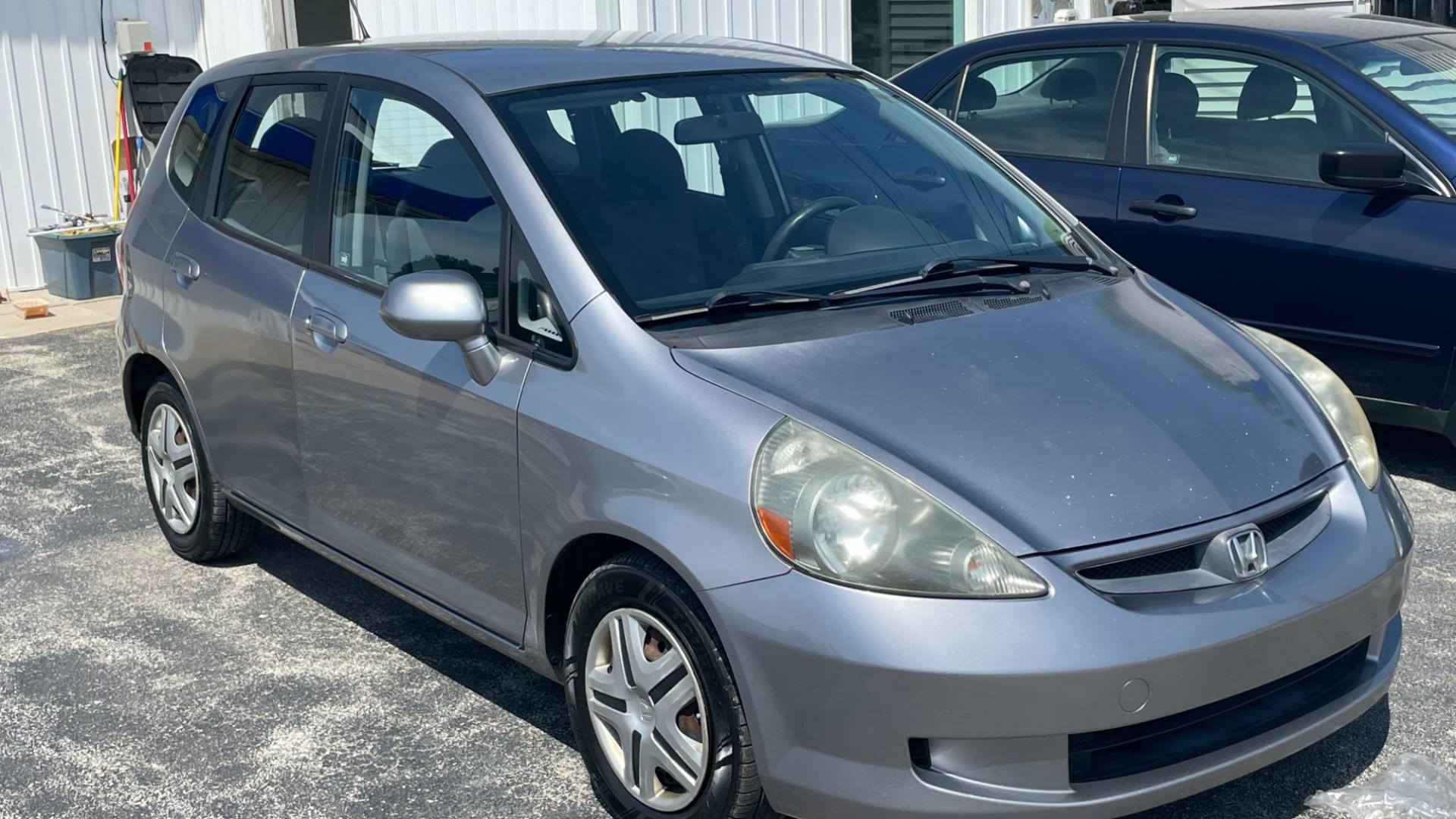 2008 SILVER /GRAY Honda Fit 5-Speed AT (JHMGD38478S) with an 1.5L L4 SOHC 16V engine, 5-Speed Automatic Overdrive transmission, located at 2710A Westlane Rd., Indianapolis, IN, 46268, (317) 291-2000, 39.885670, -86.208160 - Photo#2