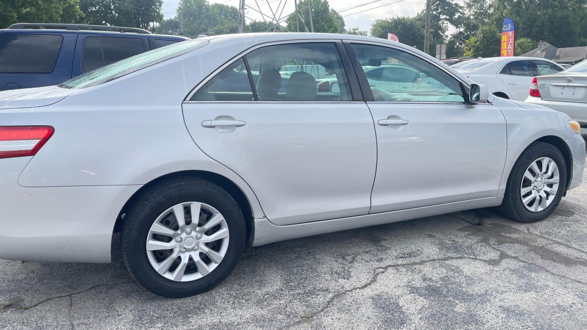 2010 Toyota Camry Camry-Grade 6-Spd AT (4T1BF3EK1AU) with an 2.5L L4 DOHC 16V engine, 6-Speed Automatic Overdrive transmission, located at 2710A Westlane Rd., Indianapolis, IN, 46268, (317) 291-2000, 39.885670, -86.208160 - Photo#3