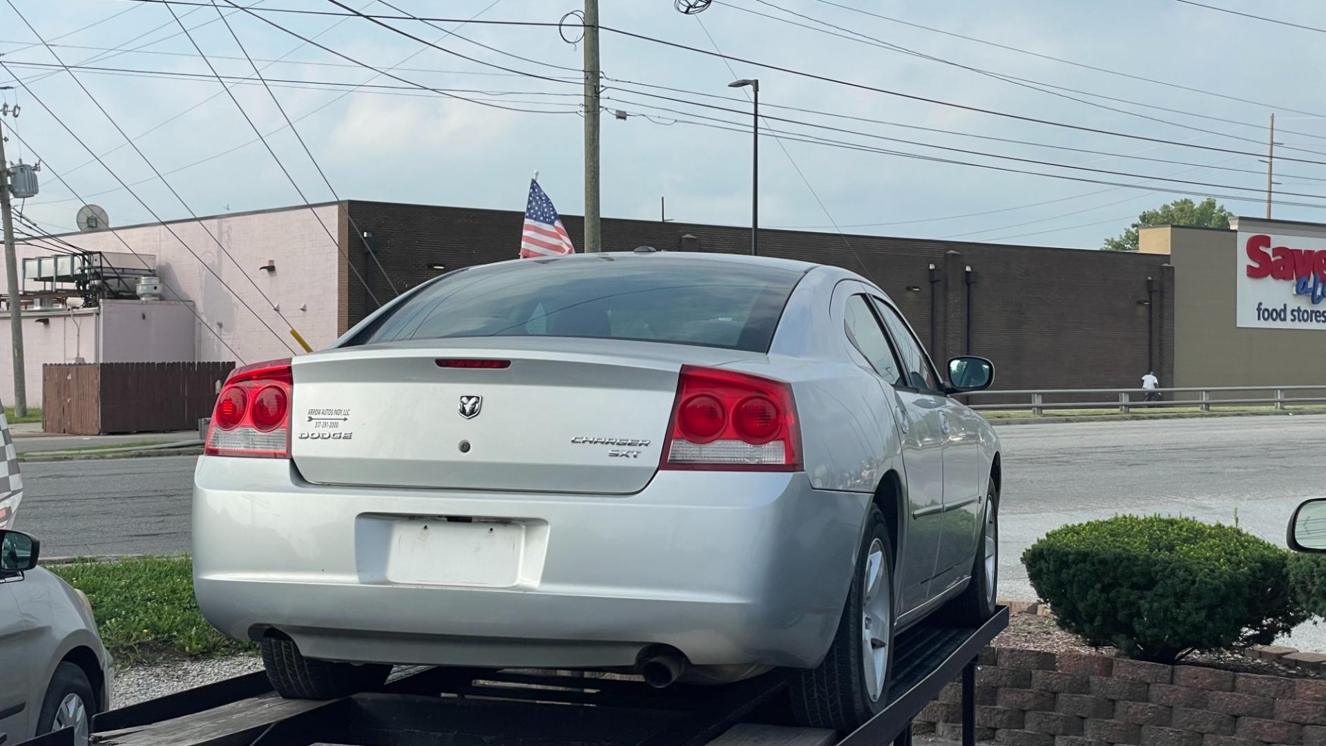 2010 Silver Dodge Charger SXT (2B3CA3CV1AH) with an 3.5L V6 SOHC 24V engine, 5-Speed Automatic transmission, located at 2710A Westlane Rd., Indianapolis, IN, 46268, (317) 291-2000, 39.885670, -86.208160 - Photo#3