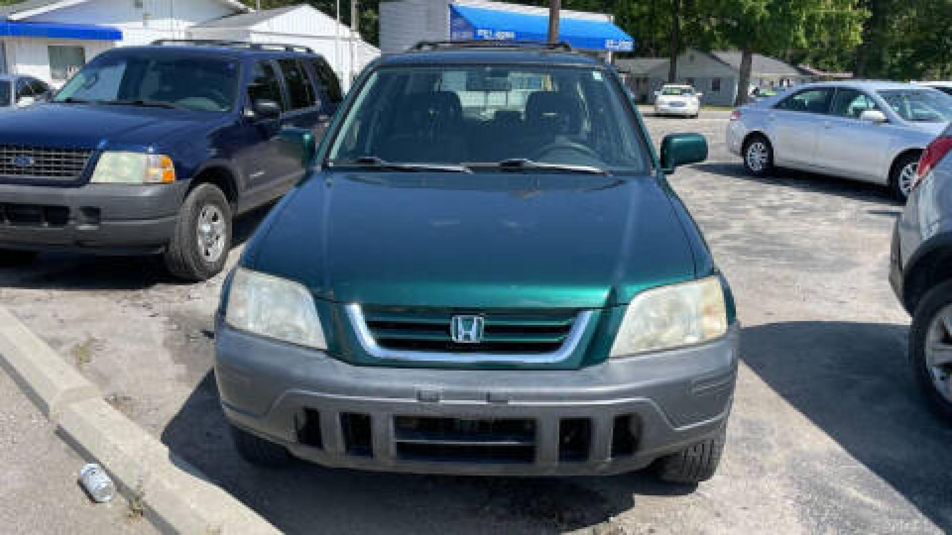 1999 /GRAY Honda CR-V EX 4WD (JHLRD1868XC) with an 2.0L L4 DOHC 16V engine, 4-Speed Automatic Overdrive transmission, located at 2710A Westlane Rd., Indianapolis, IN, 46268, (317) 291-2000, 39.885670, -86.208160 - Photo#0