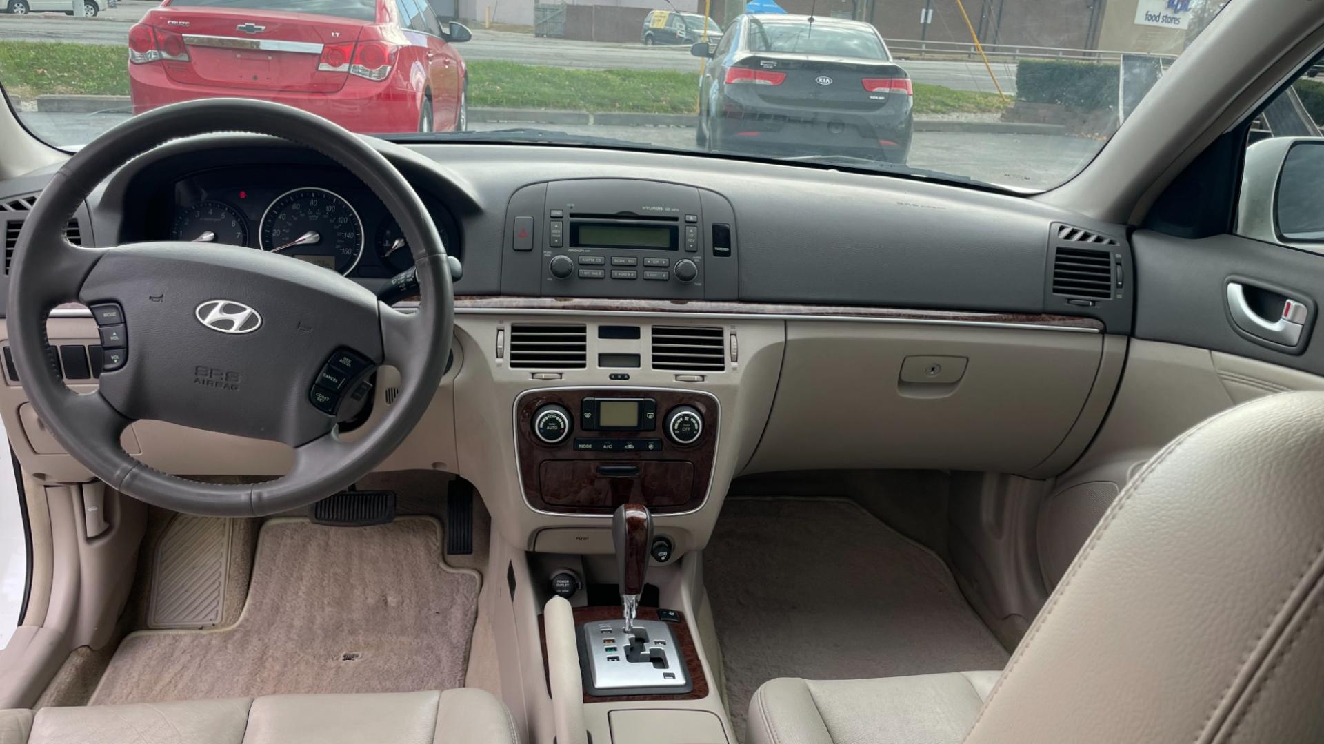 2006 WHITE /BEIGE Hyundai Sonata GLS (5NPEU46F06H) with an 3.3L V6 DOHC 24V engine, located at 2710A Westlane Rd., Indianapolis, IN, 46268, (317) 291-2000, 39.885670, -86.208160 - Photo#4