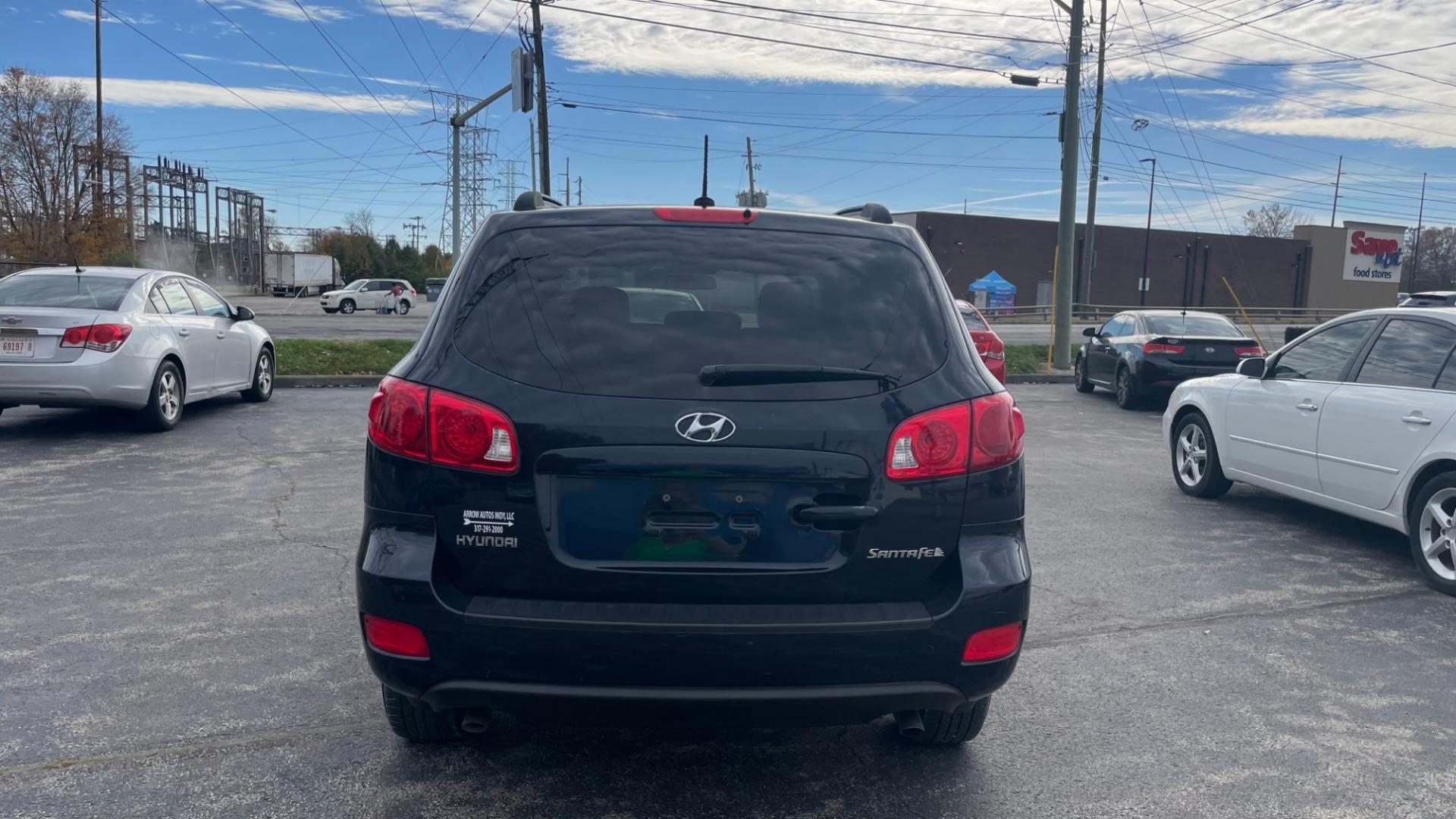 2008 Hyundai Santa Fe GLS (5NMSG13D58H) with an 2.7L V6 DOHC 24V engine, located at 2710A Westlane Rd., Indianapolis, IN, 46268, (317) 291-2000, 39.885670, -86.208160 - Photo#1