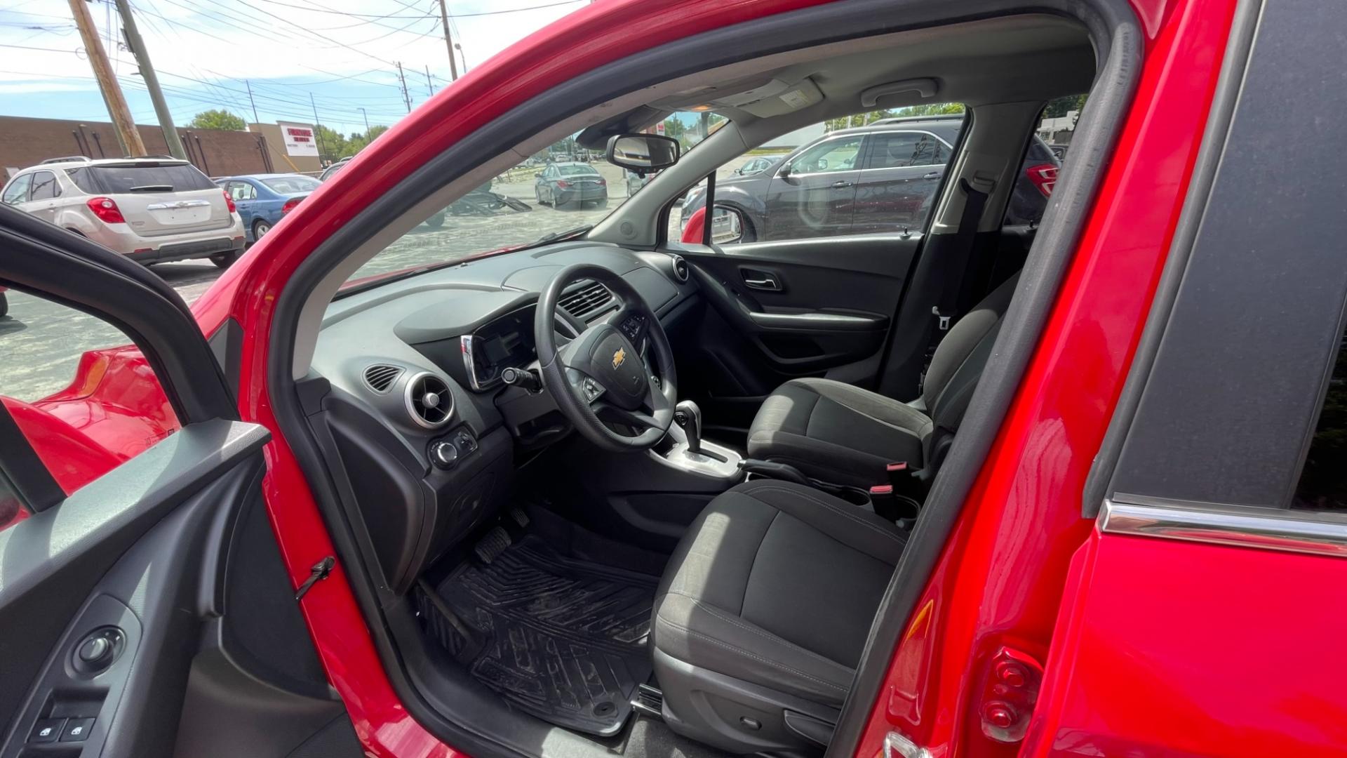 2016 RED /GRAY Chevrolet Trax LT (KL7CJLSB2GB) with an 1.4 engine, 6-Speed Automatic transmission, located at 2710A Westlane Rd., Indianapolis, IN, 46268, (317) 291-2000, 39.885670, -86.208160 - Photo#5