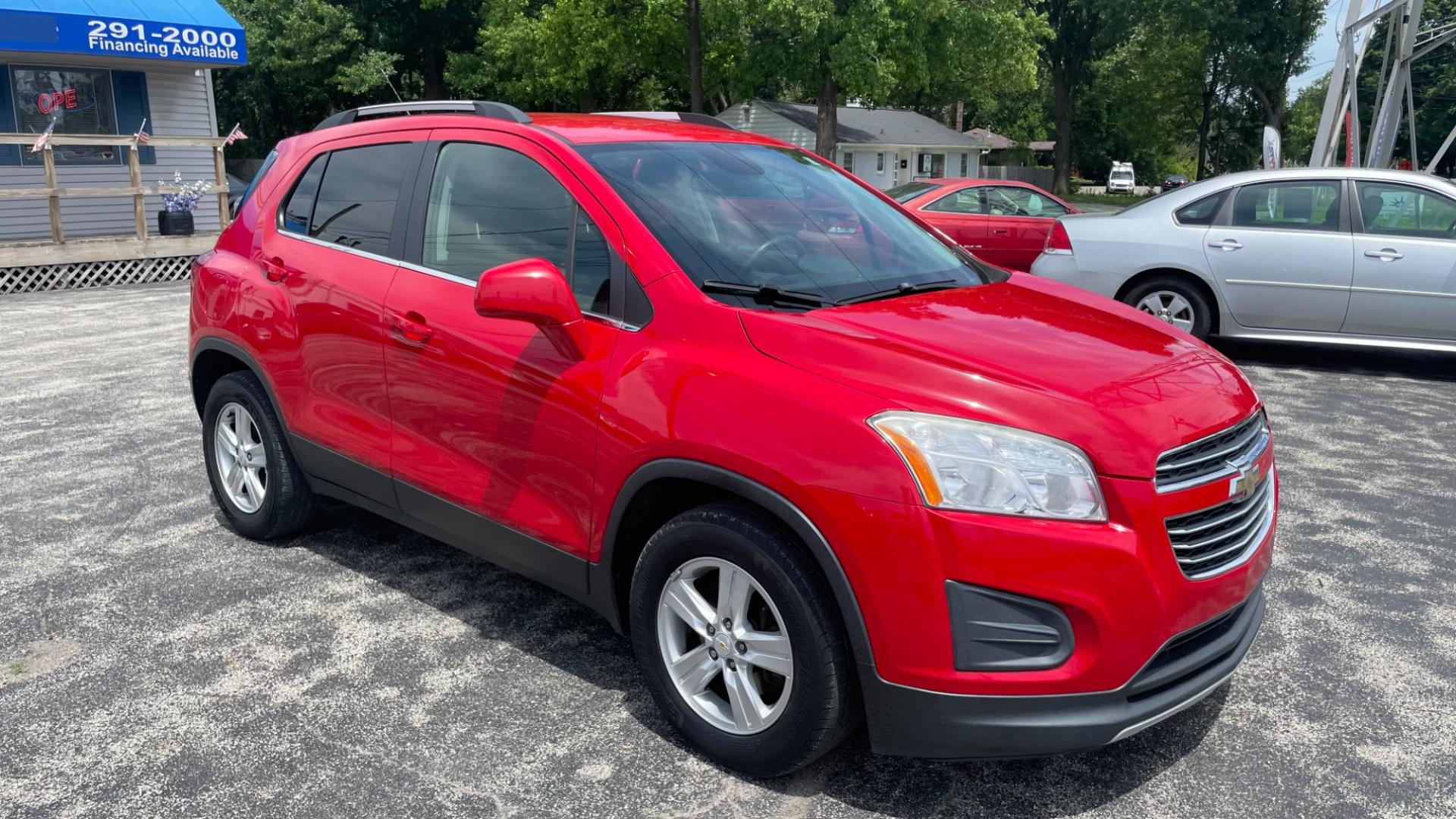 2016 RED /GRAY Chevrolet Trax LT (KL7CJLSB2GB) with an 1.4 engine, 6-Speed Automatic transmission, located at 2710A Westlane Rd., Indianapolis, IN, 46268, (317) 291-2000, 39.885670, -86.208160 - Photo#2