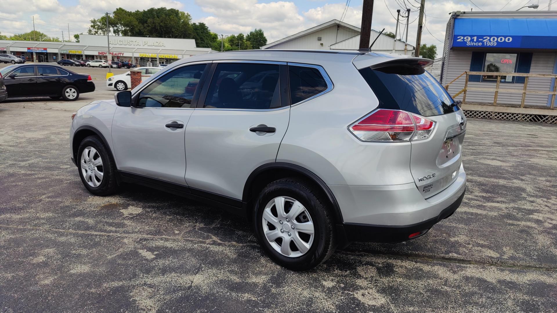 2016 SILVER /BLACK Nissan Rogue S (JN8AT2MT6GW) with an 4 CYL 2.5 LITER engine, located at 2710A Westlane Rd., Indianapolis, IN, 46268, (317) 291-2000, 39.885670, -86.208160 - Photo#1