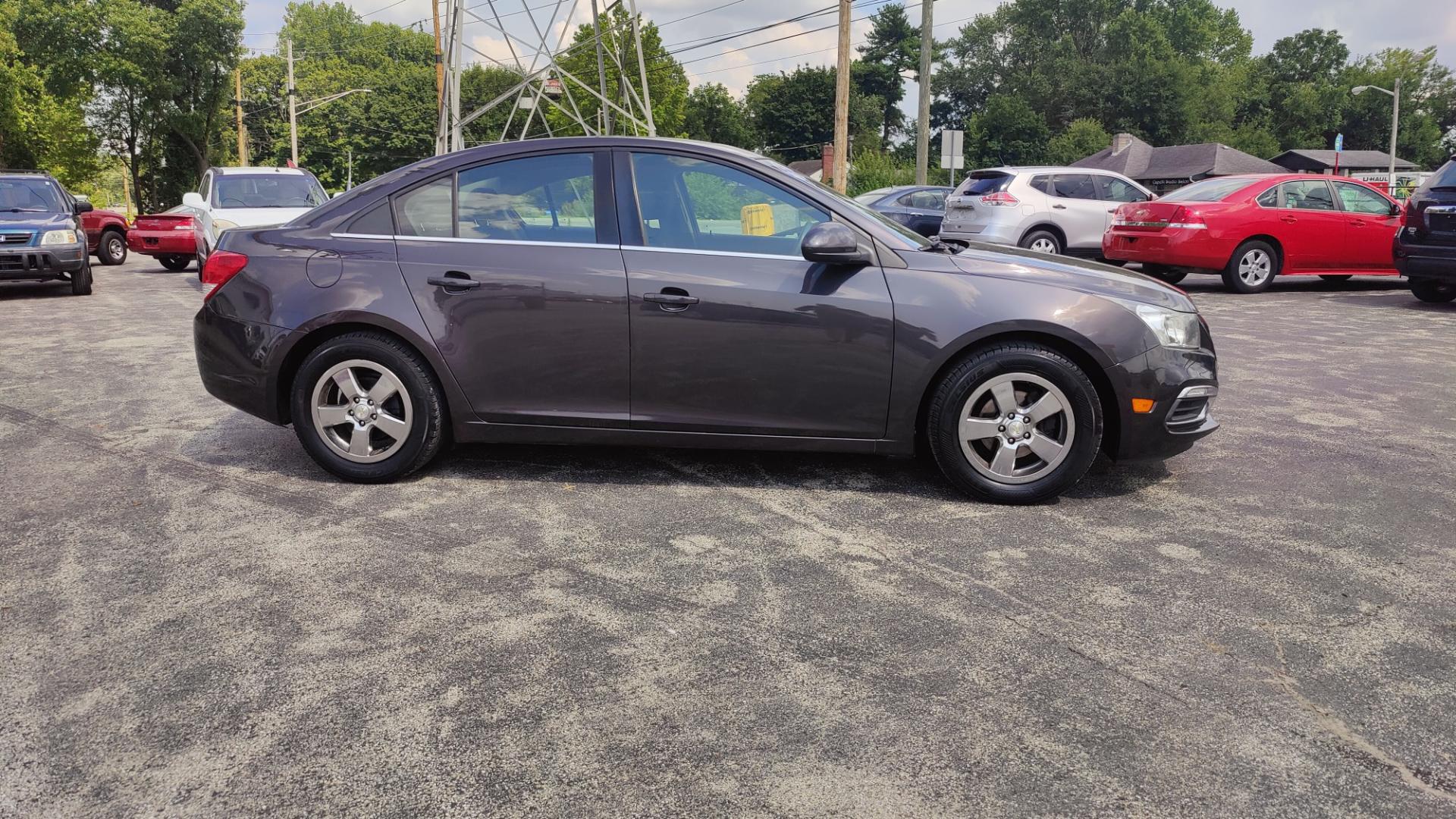 2015 DARK GRAY /DARK GRAY Chevrolet Cruze LT (1G1PC5SB6F7) with an 1.4 engine, 6-Speed Automatic transmission, located at 2710A Westlane Rd., Indianapolis, IN, 46268, (317) 291-2000, 39.885670, -86.208160 - Photo#5