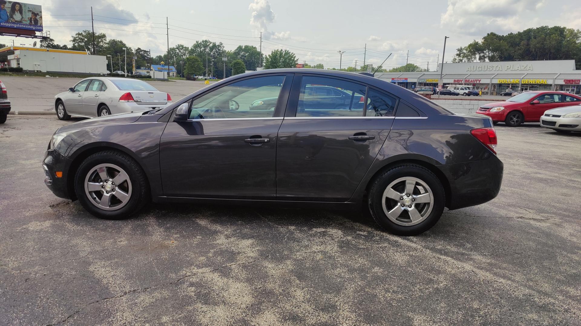 2015 DARK GRAY /DARK GRAY Chevrolet Cruze LT (1G1PC5SB6F7) with an 1.4 engine, 6-Speed Automatic transmission, located at 2710A Westlane Rd., Indianapolis, IN, 46268, (317) 291-2000, 39.885670, -86.208160 - Photo#4