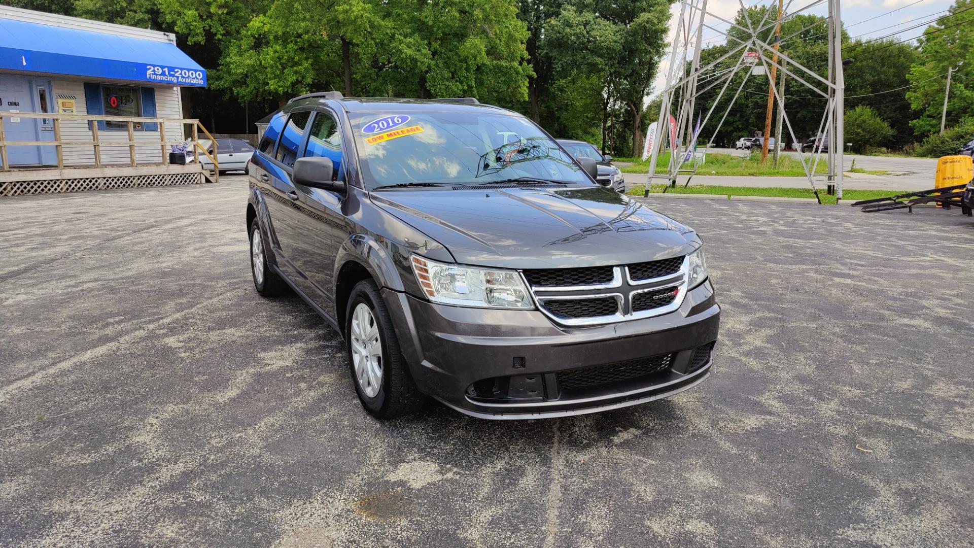 2016 GRAY /GRAY Dodge Journey SE (3C4PDCAB4GT) with an 2.4L L4 DOHC 16V engine, 6-Speed Automatic transmission, located at 2710A Westlane Rd., Indianapolis, IN, 46268, (317) 291-2000, 39.885670, -86.208160 - Photo#0