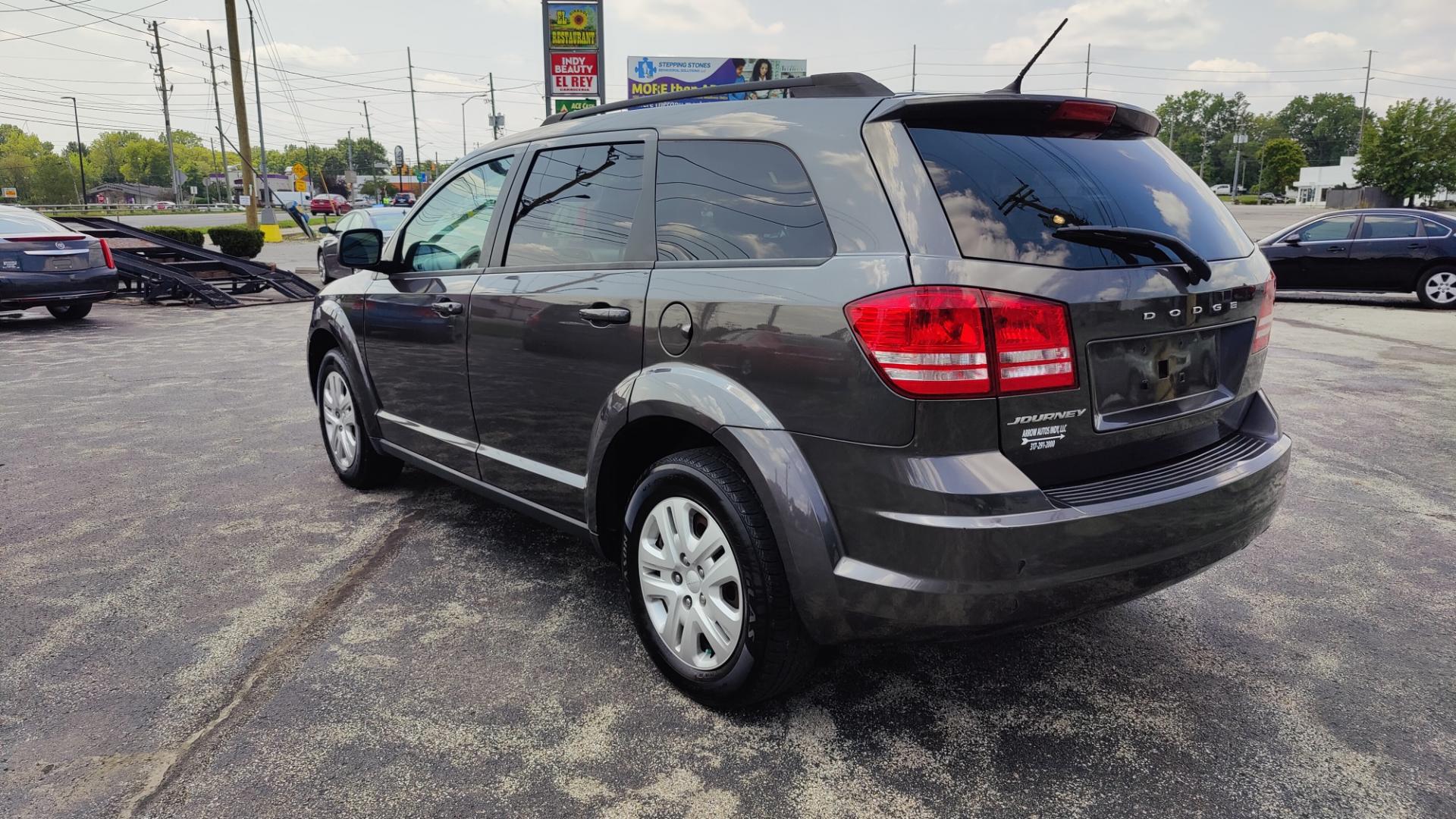 2016 GRAY /GRAY Dodge Journey SE (3C4PDCAB4GT) with an 2.4L L4 DOHC 16V engine, 6-Speed Automatic transmission, located at 2710A Westlane Rd., Indianapolis, IN, 46268, (317) 291-2000, 39.885670, -86.208160 - Photo#4