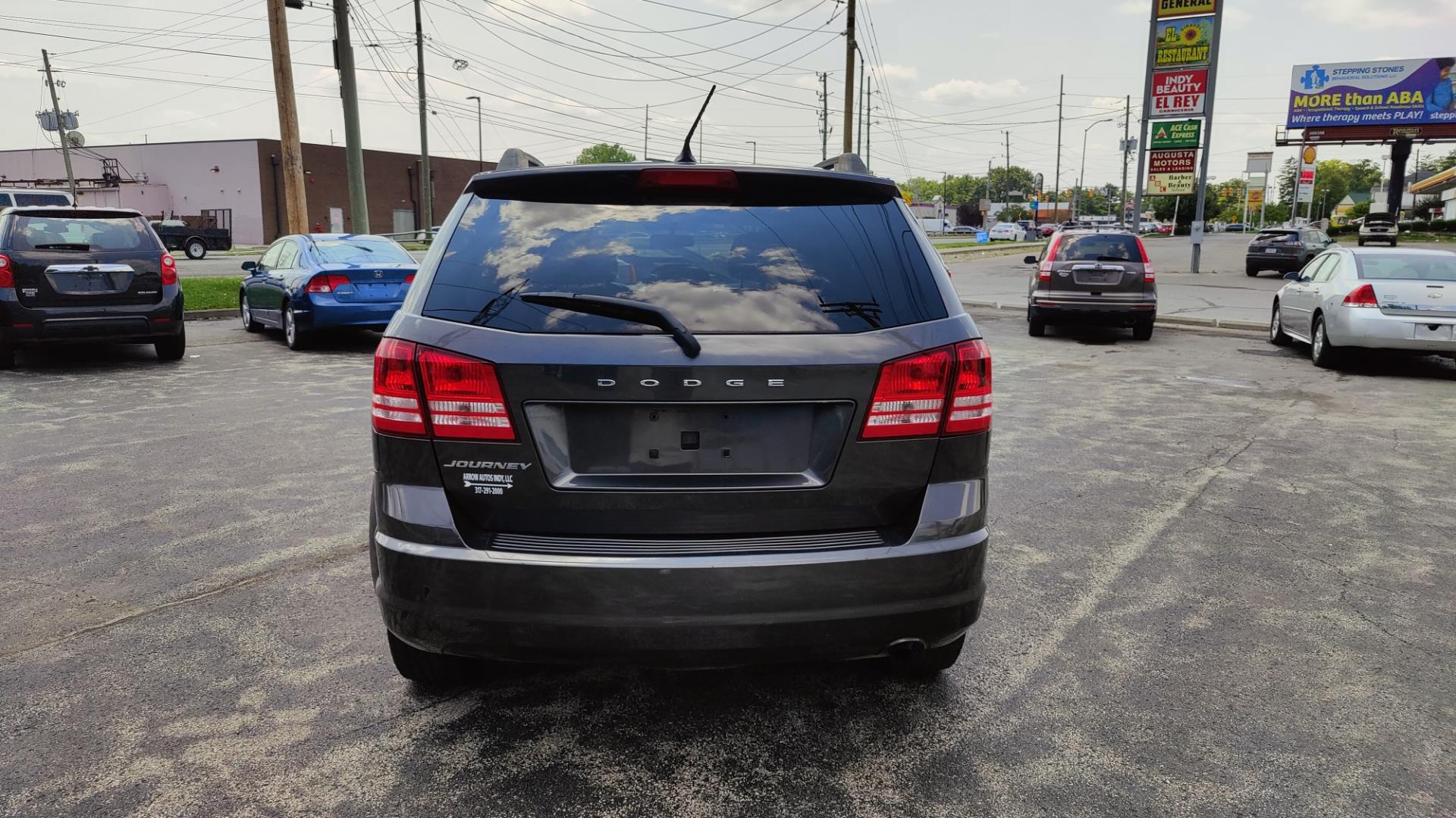 2016 GRAY /GRAY Dodge Journey SE (3C4PDCAB4GT) with an 2.4L L4 DOHC 16V engine, 6-Speed Automatic transmission, located at 2710A Westlane Rd., Indianapolis, IN, 46268, (317) 291-2000, 39.885670, -86.208160 - Photo#5