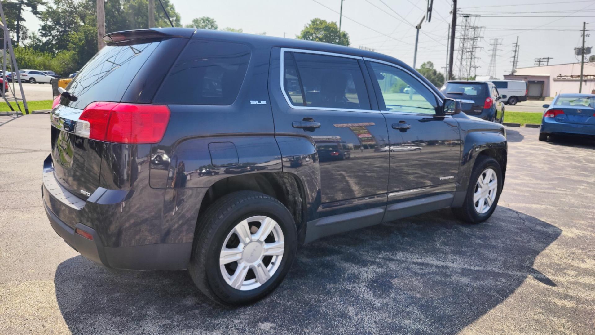 2015 BLUE /GRAY GMC Terrain SLE (2GKFLVEK7F6) with an 2.4L L4 DOHC 16V engine, 6-Speed Automatic transmission, located at 2710A Westlane Rd., Indianapolis, IN, 46268, (317) 291-2000, 39.885670, -86.208160 - Photo#4