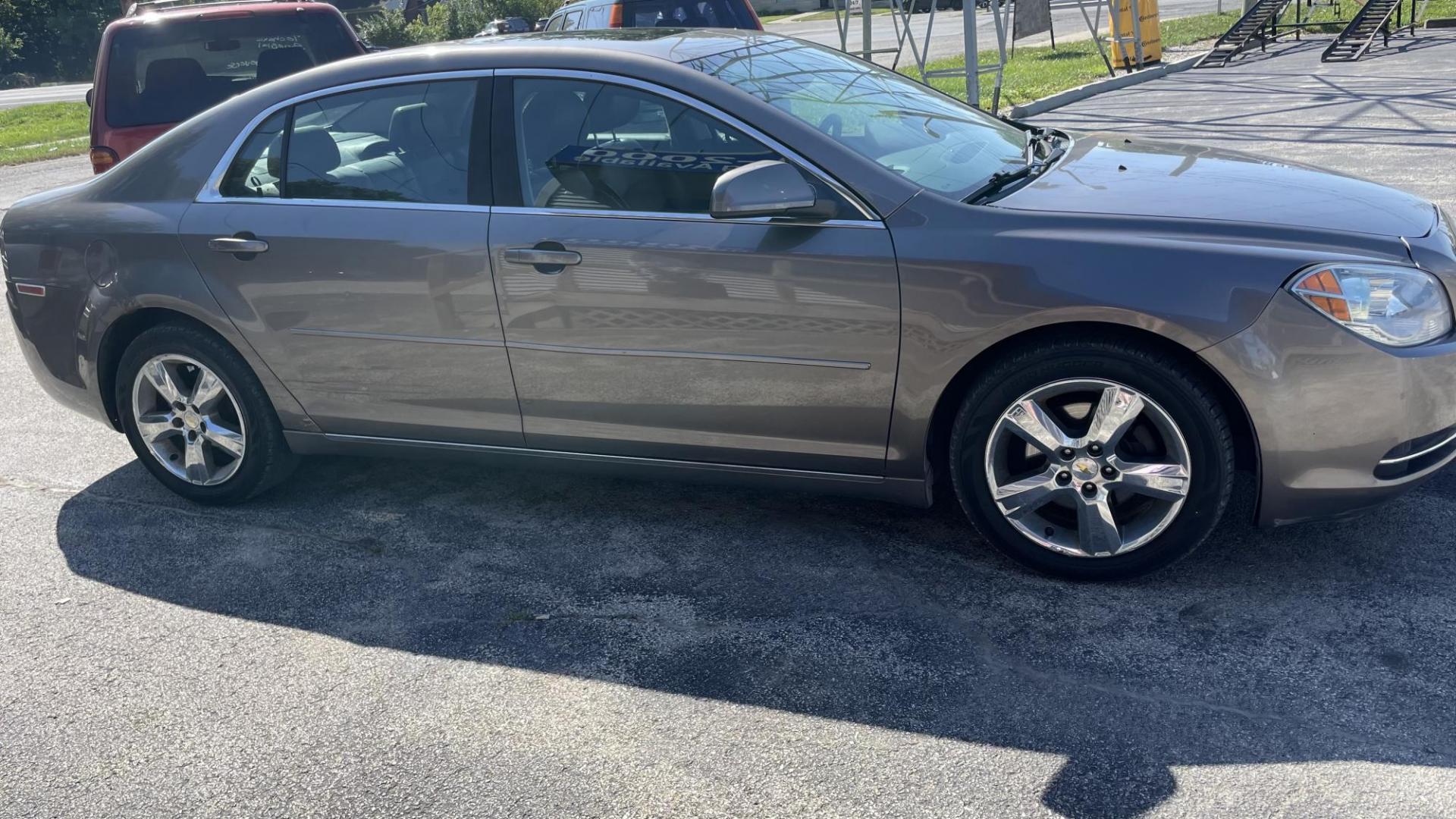 2010 /TAN Chevrolet Malibu LT (1G1ZD5EB8AF) with an 2.4L L4 DOHC 16V engine, 6-Speed Automatic transmission, located at 2710A Westlane Rd., Indianapolis, IN, 46268, (317) 291-2000, 39.885670, -86.208160 - Photo#4