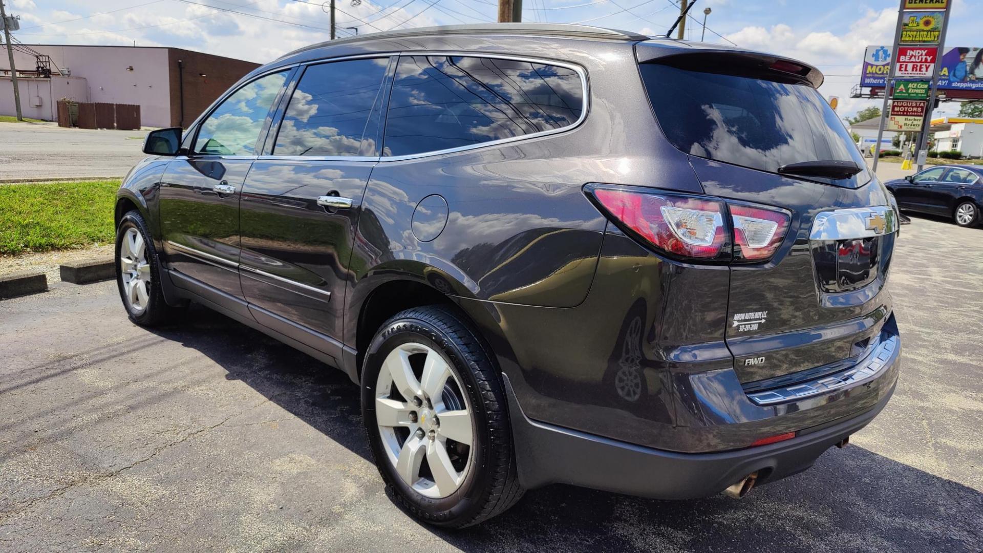 2014 /GRAY Chevrolet Traverse LTZ AWD (1GNKVJKD4EJ) with an 3.6L V6 DOHC 24V engine, 6-Speed Automatic transmission, located at 2710A Westlane Rd., Indianapolis, IN, 46268, (317) 291-2000, 39.885670, -86.208160 - 3RD ROW SEATING - Photo#4