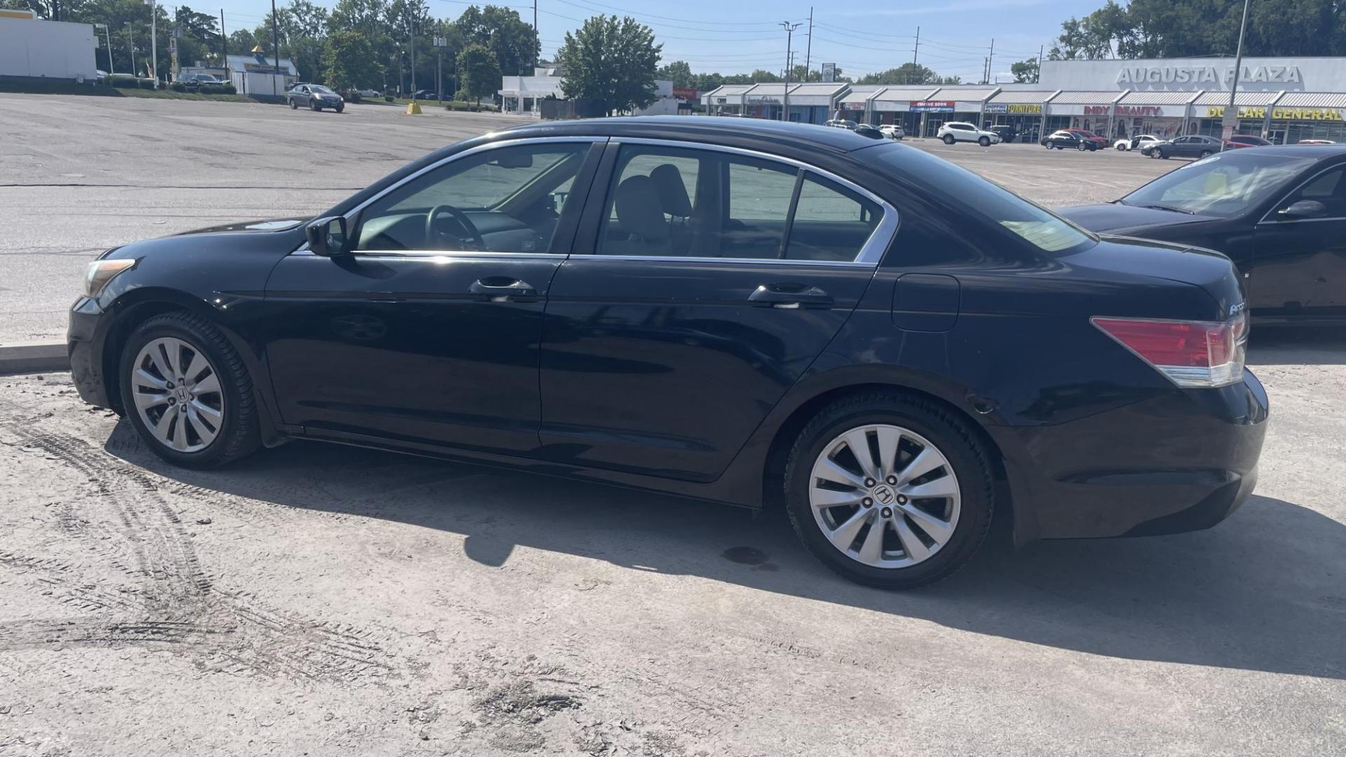 2011 Honda Accord EX-L Sedan AT (1HGCP2F86BA) with an 2.4L L4 DOHC 16V engine, 5-Speed Automatic transmission, located at 2710A Westlane Rd., Indianapolis, IN, 46268, (317) 291-2000, 39.885670, -86.208160 - Photo#5