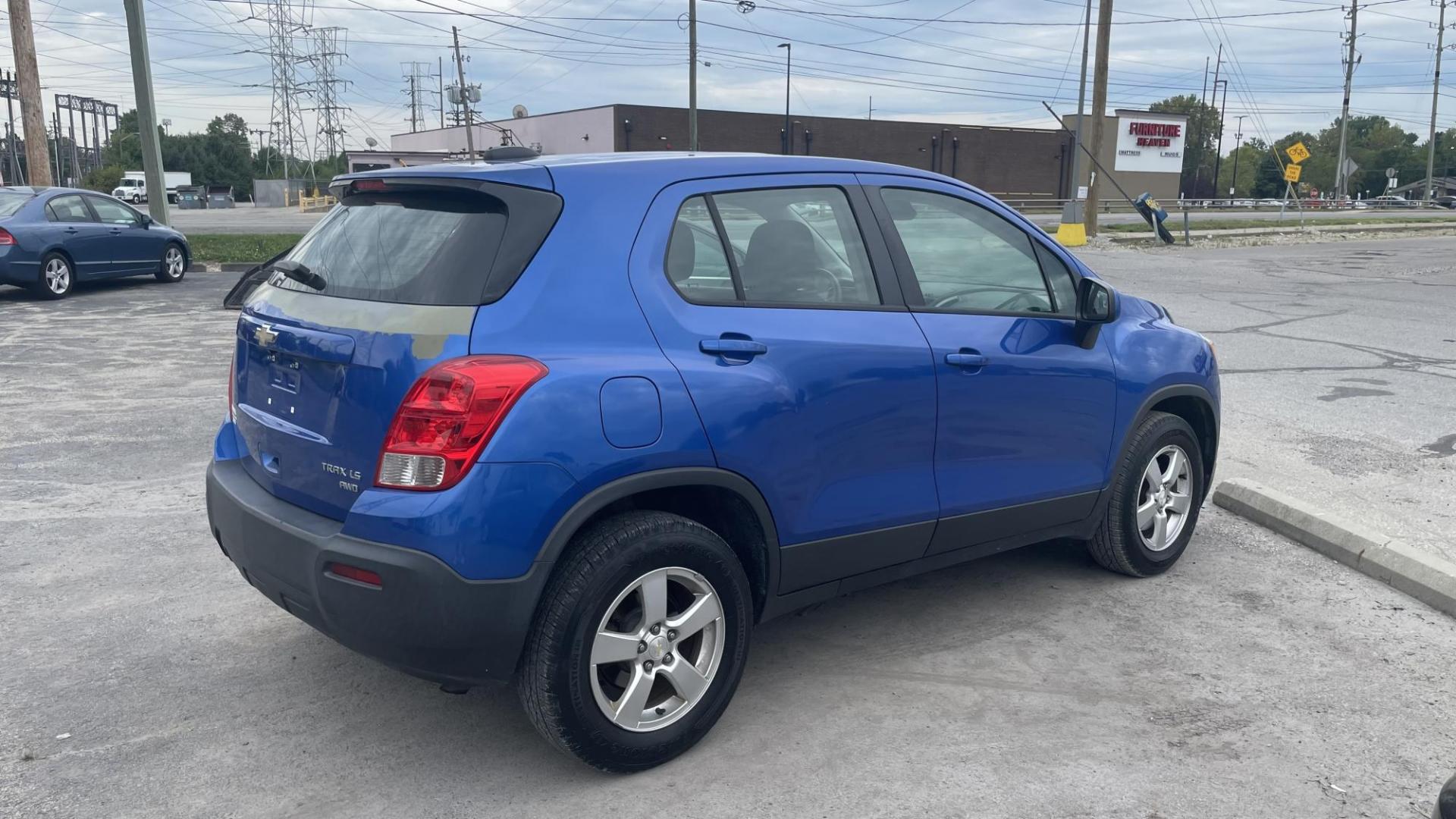 2015 /GRAY Chevrolet Trax LS AWD (KL7CJPSB0FB) with an 1.4L L4 DOHC 16V FFV engine, 6-Speed Automatic transmission, located at 2710A Westlane Rd., Indianapolis, IN, 46268, (317) 291-2000, 39.885670, -86.208160 - Photo#5