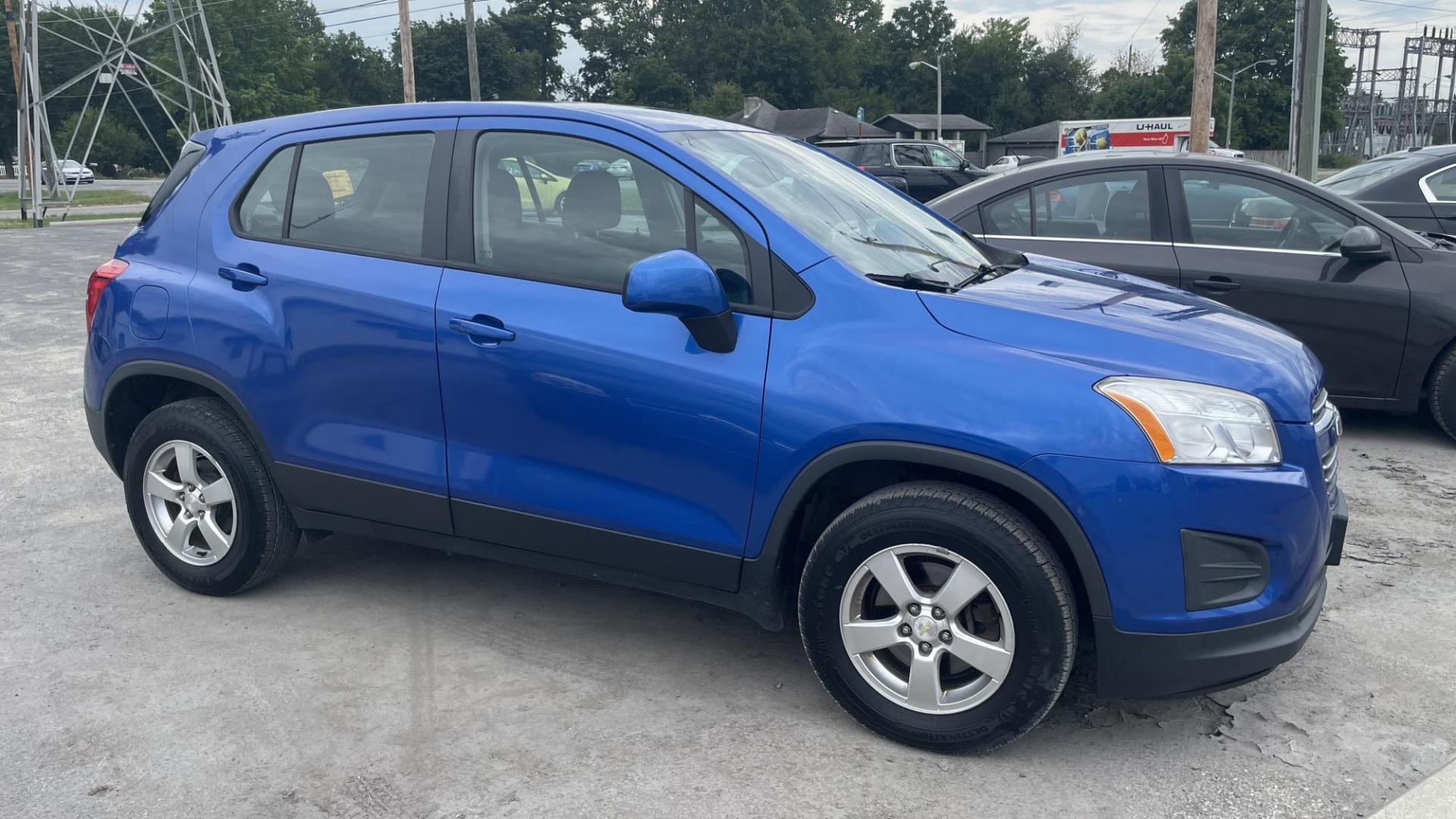 2015 /GRAY Chevrolet Trax LS AWD (KL7CJPSB0FB) with an 1.4L L4 DOHC 16V FFV engine, 6-Speed Automatic transmission, located at 2710A Westlane Rd., Indianapolis, IN, 46268, (317) 291-2000, 39.885670, -86.208160 - Photo#2