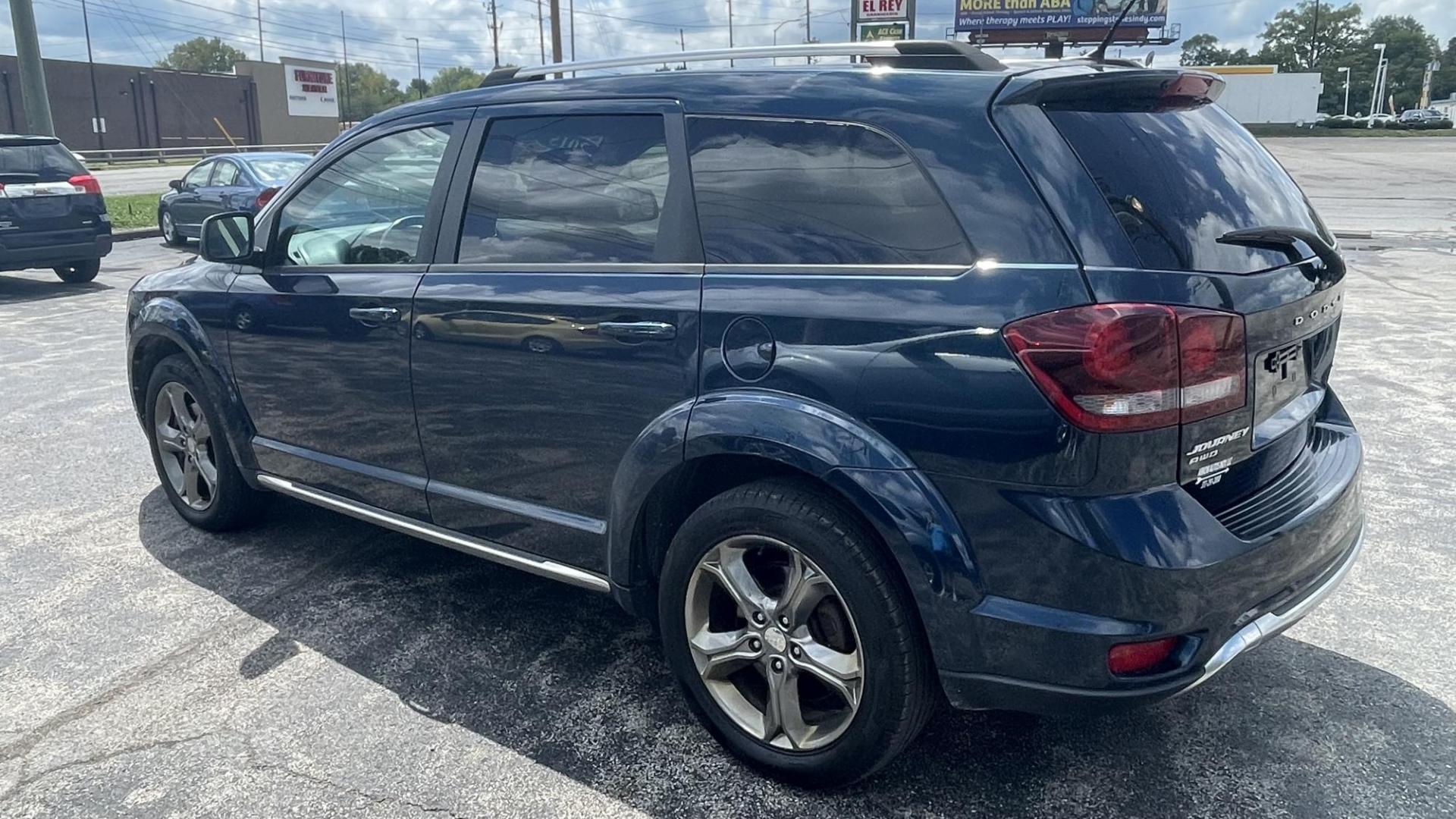 2015 Dodge Journey Crossroad AWD (3C4PDDGG4FT) with an 3.6L V6 DOHC 24V engine, 6-Speed Automatic transmission, located at 2710A Westlane Rd., Indianapolis, IN, 46268, (317) 291-2000, 39.885670, -86.208160 - Photo#4