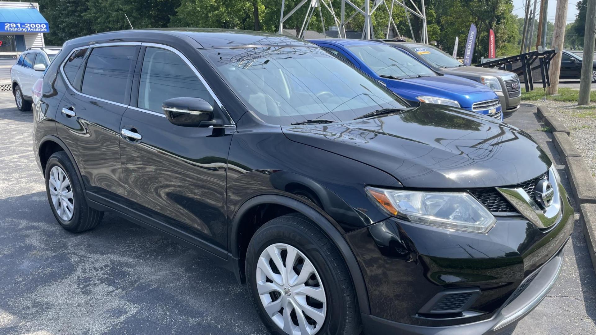 2015 Nissan Rogue S 2WD (KNMAT2MT5FP) with an 2.5L L4 DOHC 16V engine, Continuously Variable Transmission transmission, located at 2710A Westlane Rd., Indianapolis, IN, 46268, (317) 291-2000, 39.885670, -86.208160 - Photo#0