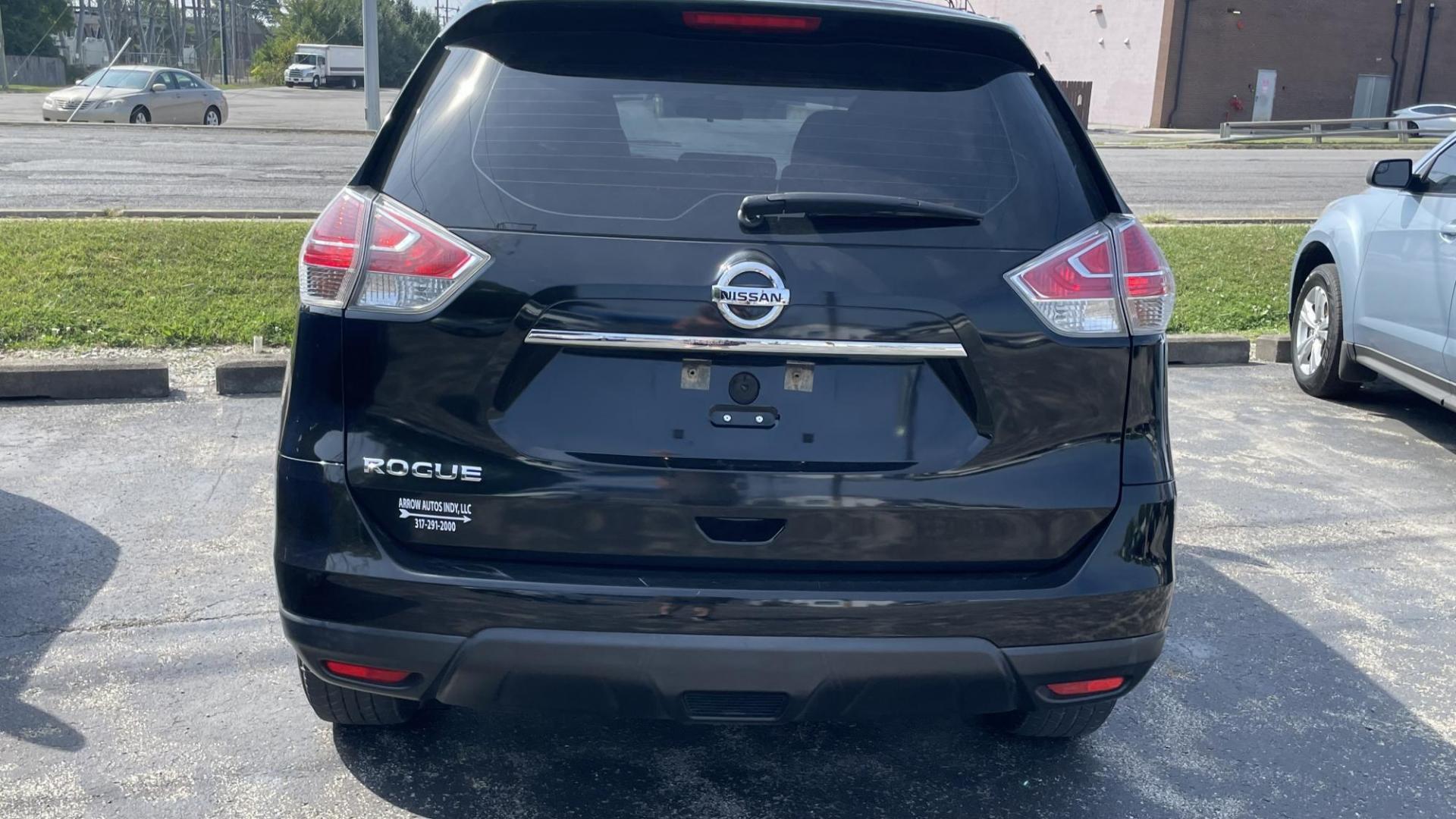 2015 Nissan Rogue S 2WD (KNMAT2MT5FP) with an 2.5L L4 DOHC 16V engine, Continuously Variable Transmission transmission, located at 2710A Westlane Rd., Indianapolis, IN, 46268, (317) 291-2000, 39.885670, -86.208160 - Photo#5