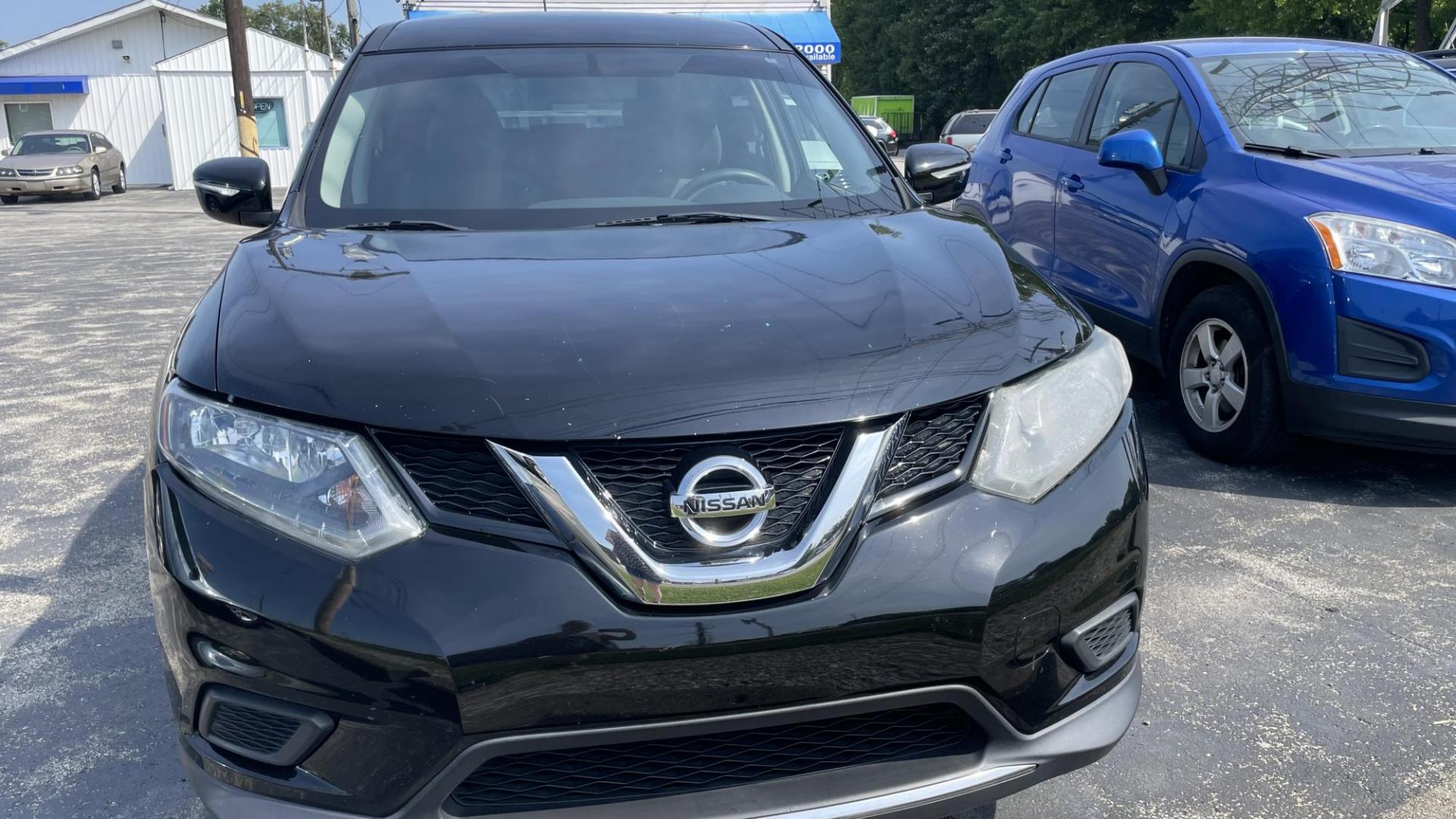 2015 Nissan Rogue S 2WD (KNMAT2MT5FP) with an 2.5L L4 DOHC 16V engine, Continuously Variable Transmission transmission, located at 2710A Westlane Rd., Indianapolis, IN, 46268, (317) 291-2000, 39.885670, -86.208160 - Photo#2