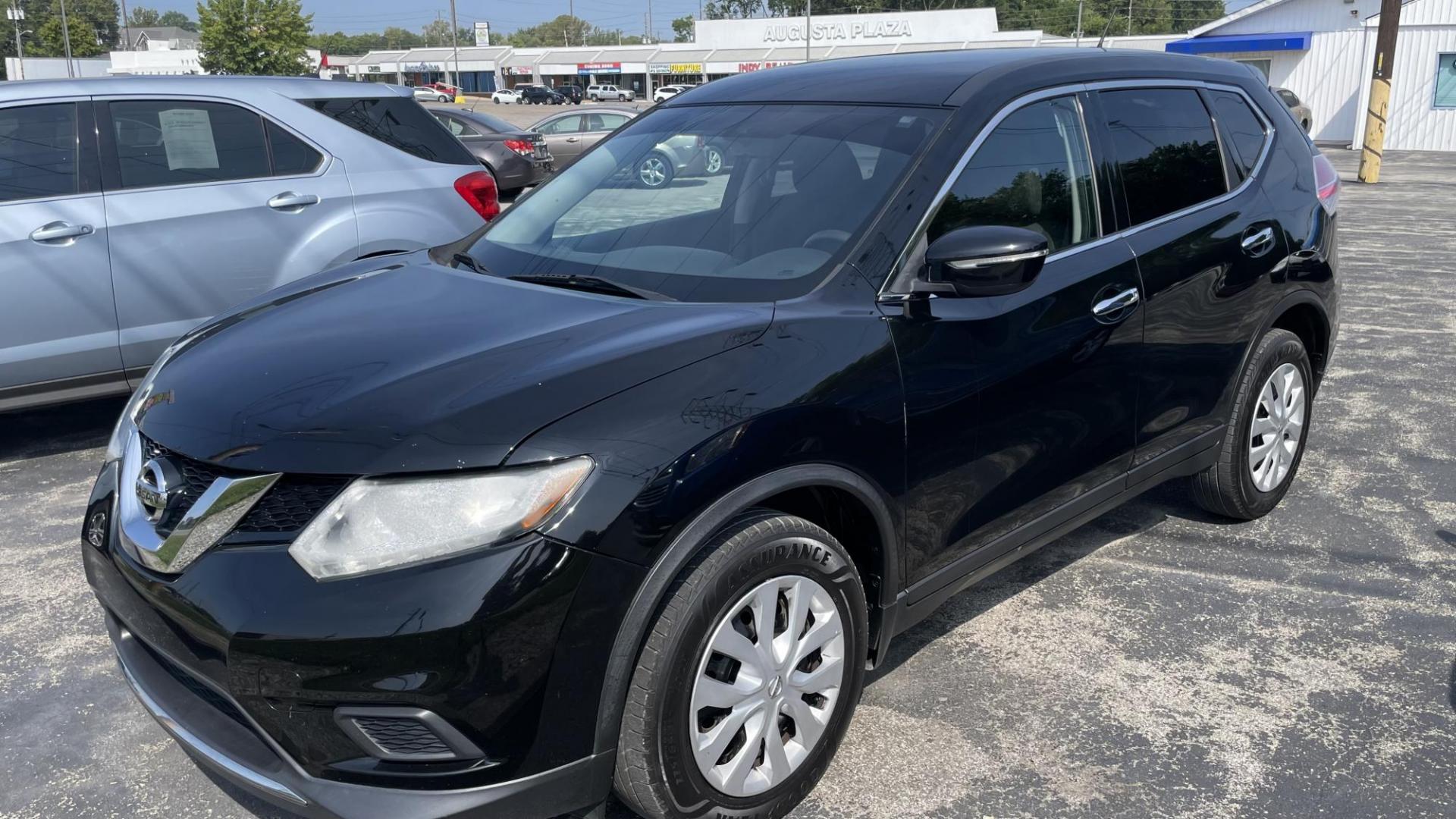 2015 Nissan Rogue S 2WD (KNMAT2MT5FP) with an 2.5L L4 DOHC 16V engine, Continuously Variable Transmission transmission, located at 2710A Westlane Rd., Indianapolis, IN, 46268, (317) 291-2000, 39.885670, -86.208160 - Photo#1