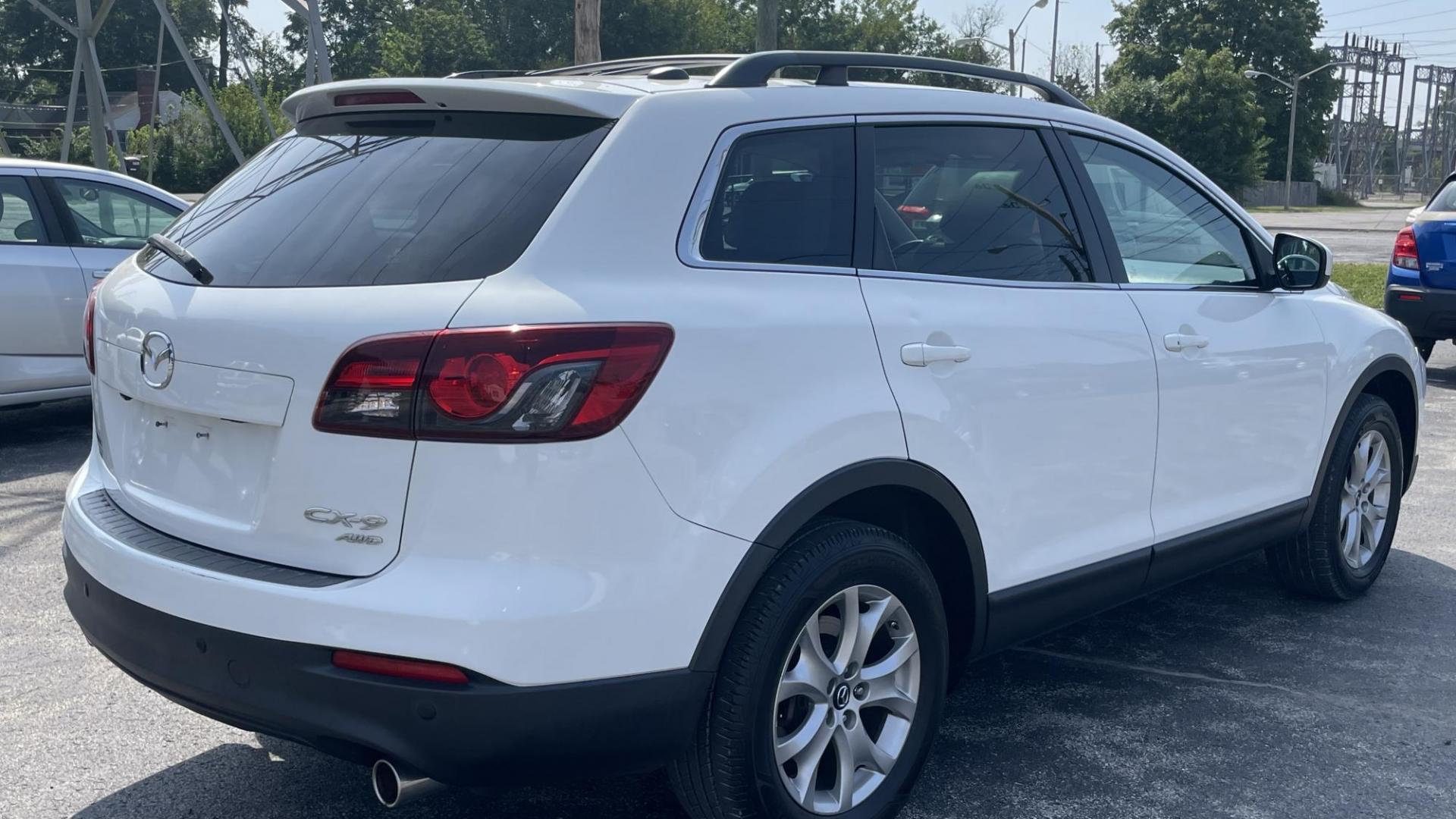 2015 Mazda CX-9 Touring AWD (JM3TB3CV3F0) with an 3.7L V6 DOHC 24V engine, 6-Speed Automatic transmission, located at 2710A Westlane Rd., Indianapolis, IN, 46268, (317) 291-2000, 39.885670, -86.208160 - Photo#4