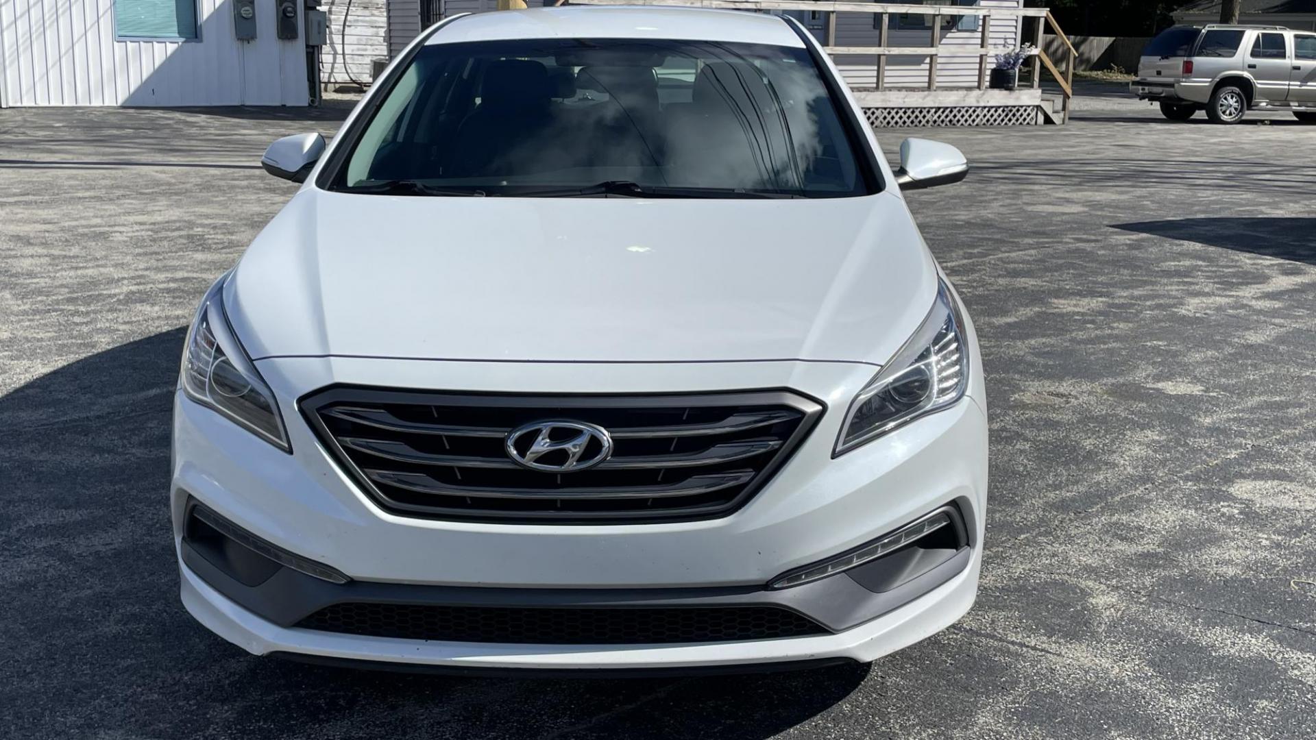 2015 Hyundai Sonata Sport (5NPE34AF0FH) with an 2.4L L4 DOHC 16V engine, 6-Speed Automatic transmission, located at 2710A Westlane Rd., Indianapolis, IN, 46268, (317) 291-2000, 39.885670, -86.208160 - PUSH START, BACKUP CAMERA, KEYLESS ENTRY, LEATHER/CLOTH INTERIOR - Photo#5