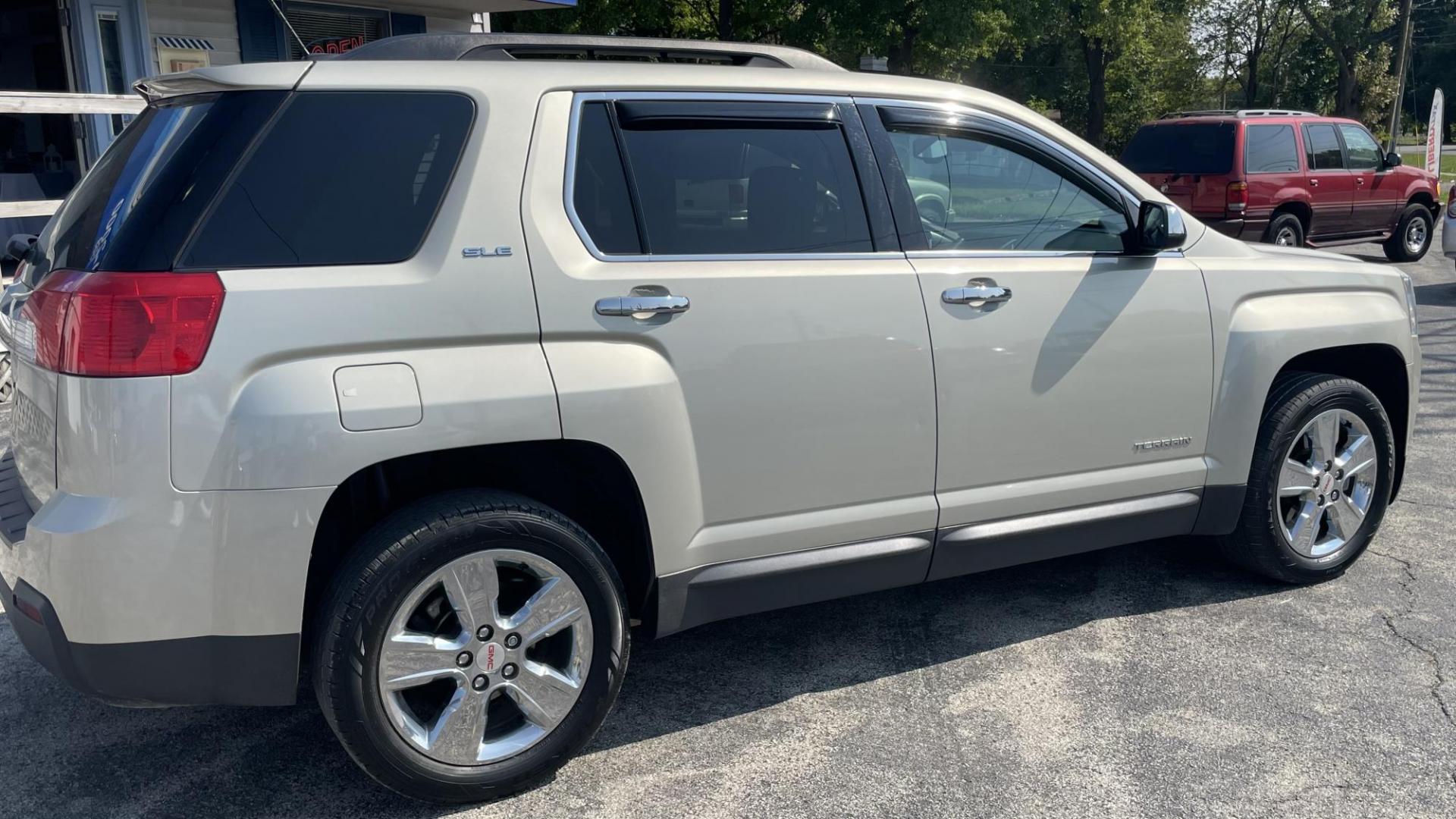 2015 GMC Terrain SLE2 FWD (2GKALREK9F6) with an 2.4L L4 DOHC 16V FFV engine, 6-Speed Automatic transmission, located at 2710A Westlane Rd., Indianapolis, IN, 46268, (317) 291-2000, 39.885670, -86.208160 - REMOTE START, HEATED SEATS, BACKUP CAMERA - Photo#2