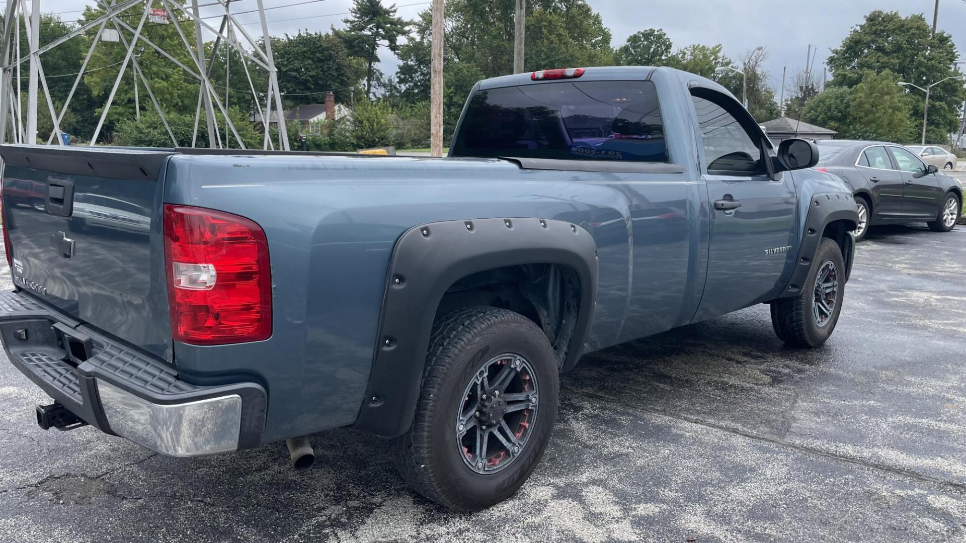 2010 BLUE /GRAY Chevrolet Silverado 1500 Work Truck 2WD (1GCPCPEX4AZ) with an 4.3L V6 OHV 12V engine, 4-Speed Automatic transmission, located at 2710A Westlane Rd., Indianapolis, IN, 46268, (317) 291-2000, 39.885670, -86.208160 - Photo#4