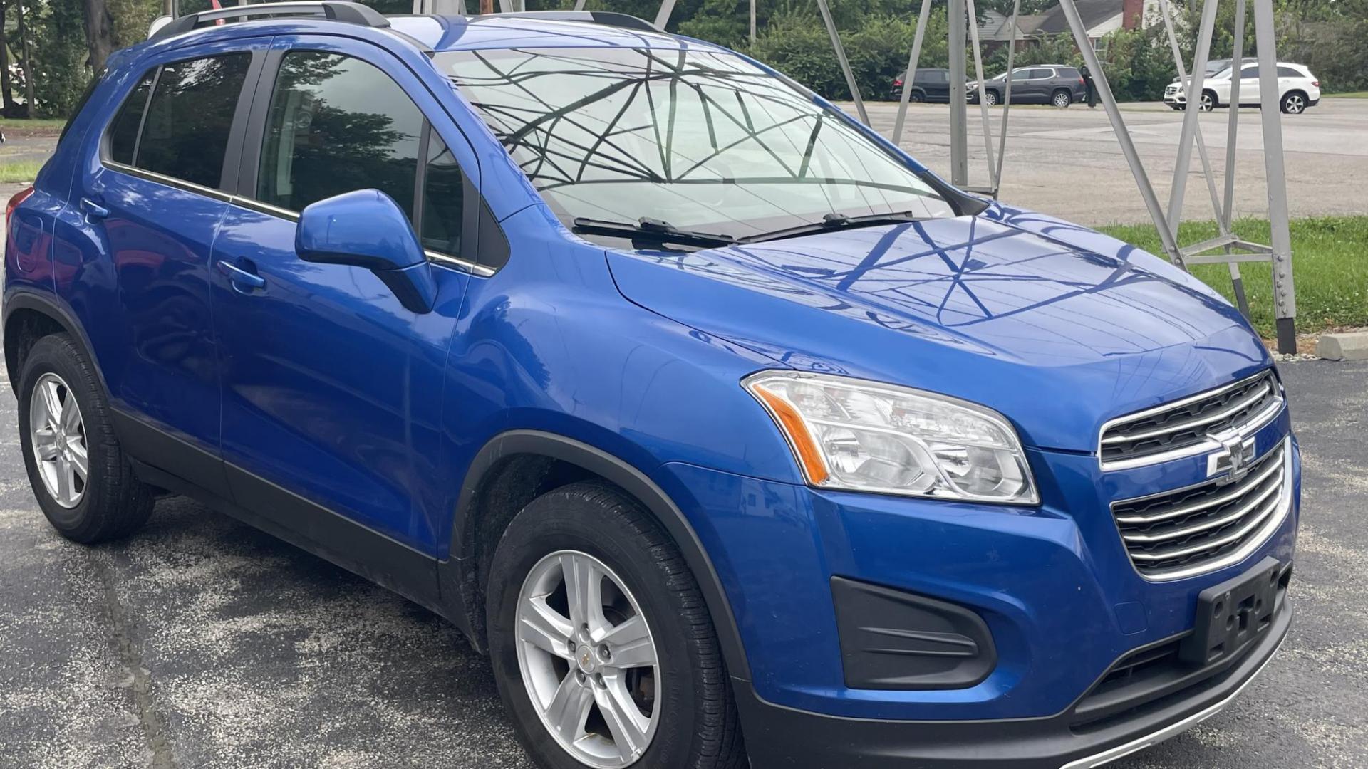 2015 BLUE /BLACK Chevrolet Trax LT FWD (KL7CJLSB8FB) with an 1.4L L4 DOHC 16V FFV engine, located at 2710A Westlane Rd., Indianapolis, IN, 46268, (317) 291-2000, 39.885670, -86.208160 - Photo#4