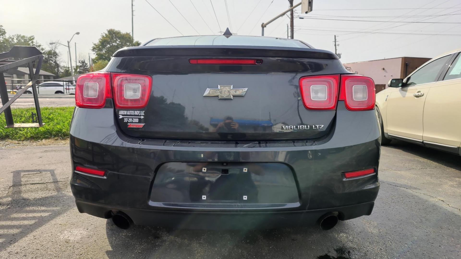 2014 DARK GRAY /BLACK Chevrolet Malibu 2LZ (1G11J5SX6EF) with an 2.0L L4 DOHC 16V engine, 6-Speed Automatic transmission, located at 2710A Westlane Rd., Indianapolis, IN, 46268, (317) 291-2000, 39.885670, -86.208160 - Photo#4