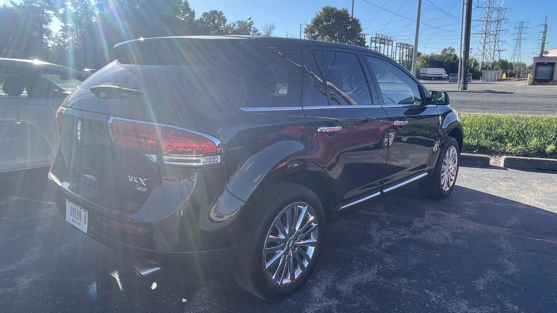 2013 BLACK /BLACK Lincoln MKX AWD (2LMDJ8JK7DB) with an 3.7L V6 DOHC 24V engine, 6-Speed Automatic transmission, located at 2710A Westlane Rd., Indianapolis, IN, 46268, (317) 291-2000, 39.885670, -86.208160 - Photo#4