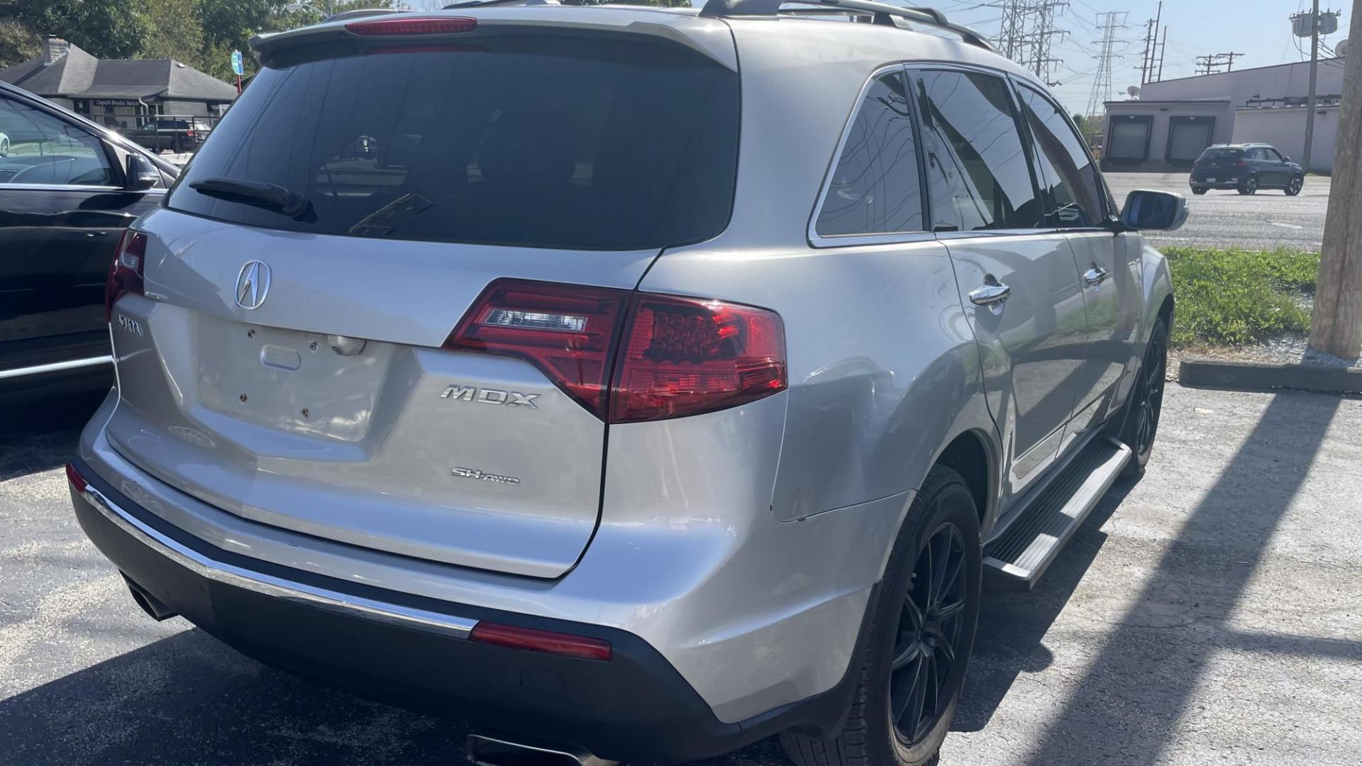 2010 Silver Acura MDX Tech Package (2HNYD2H67AH) with an 3.5L V6 SOHC 24V engine, 6-Speed Automatic transmission, located at 2710A Westlane Rd., Indianapolis, IN, 46268, (317) 291-2000, 39.885670, -86.208160 - Photo#4