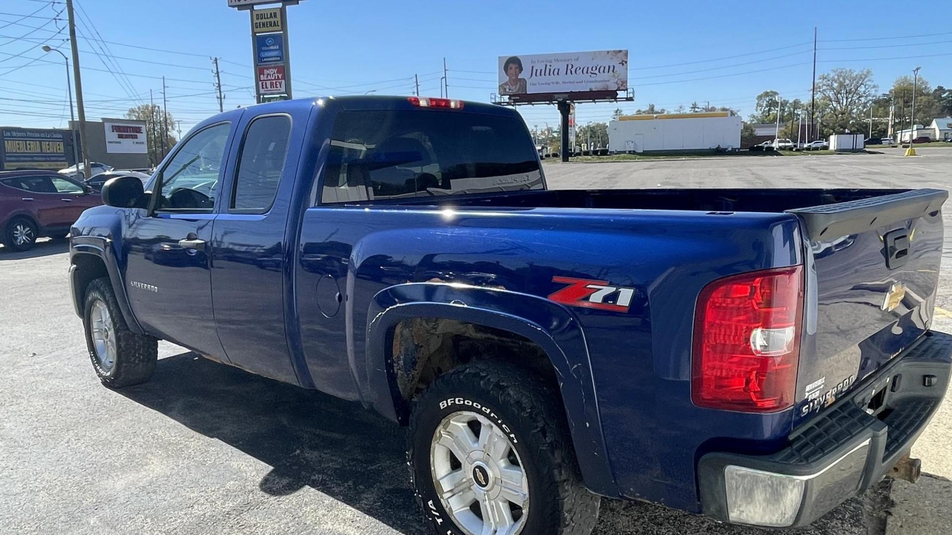 2013 BLUE Chevrolet Silverado 1500 LT Ext. Cab 2WD (1GCRCSE05DZ) with an 5.3L V8 OHV 16V FFV engine, 6-Speed Automatic transmission, located at 2710A Westlane Rd., Indianapolis, IN, 46268, (317) 291-2000, 39.885670, -86.208160 - Photo#3