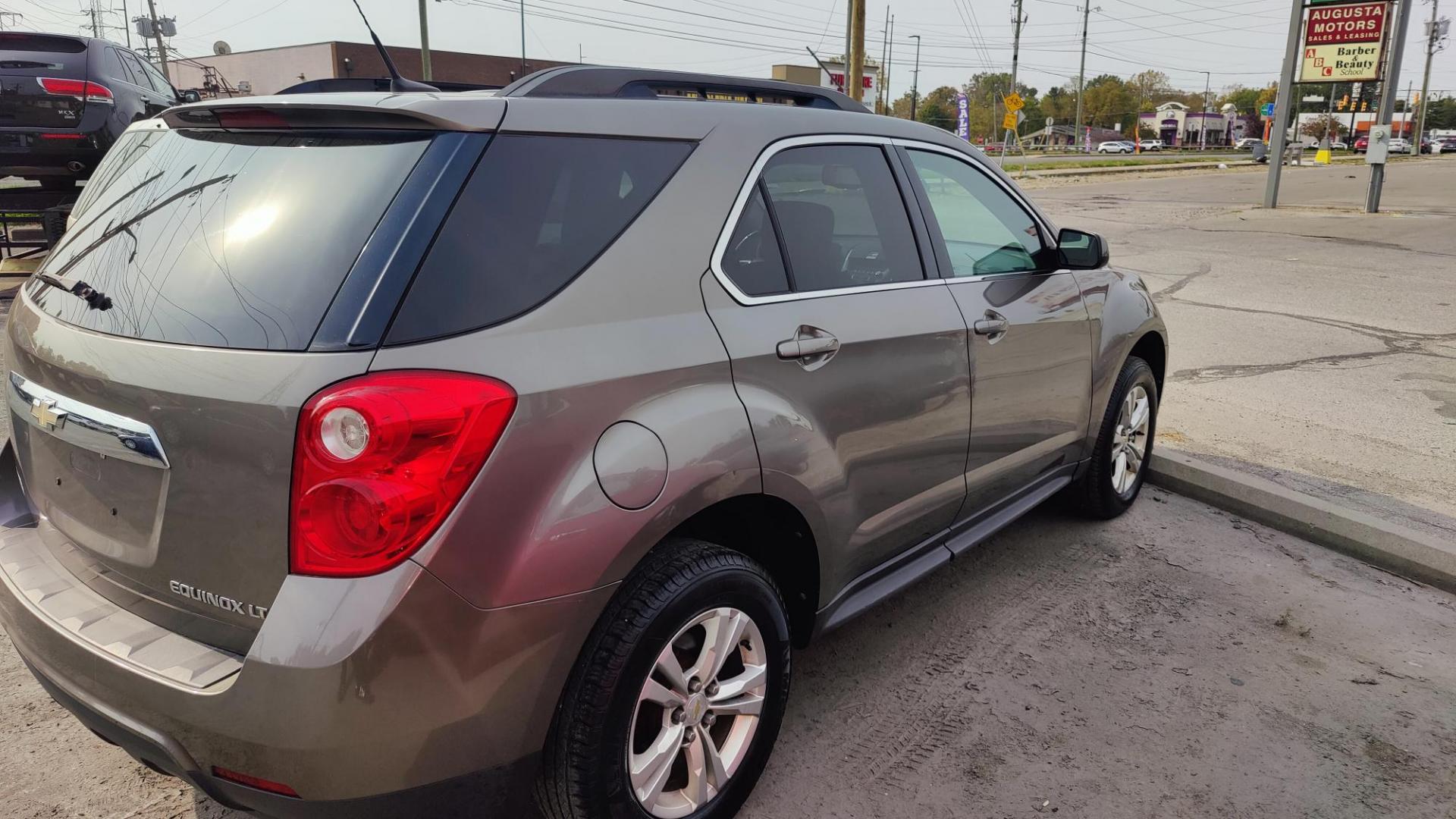 2011 Chevrolet Equinox 1LT 2WD (2CNALDEC2B6) with an 2.4L L4 DOHC 16V engine, 6-Speed Automatic transmission, located at 2710A Westlane Rd., Indianapolis, IN, 46268, (317) 291-2000, 39.885670, -86.208160 - Photo#5