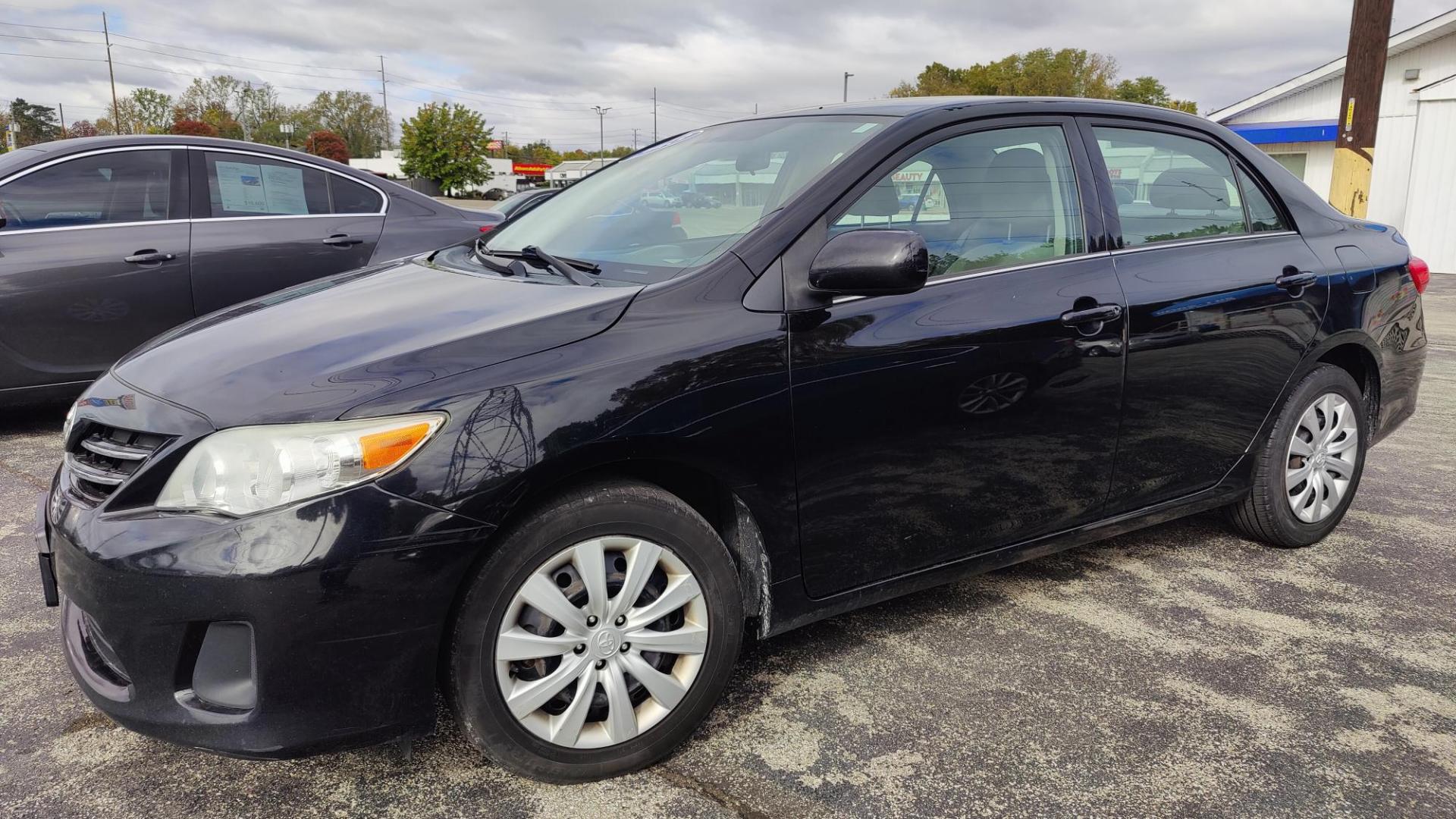 2013 BLACK /GRAY Toyota Corolla LE (2T1BU4EE2DC) with an 1.8L L4 DOHC 16V engine, 4-Speed Automatic transmission, located at 2710A Westlane Rd., Indianapolis, IN, 46268, (317) 291-2000, 39.885670, -86.208160 - Photo#0