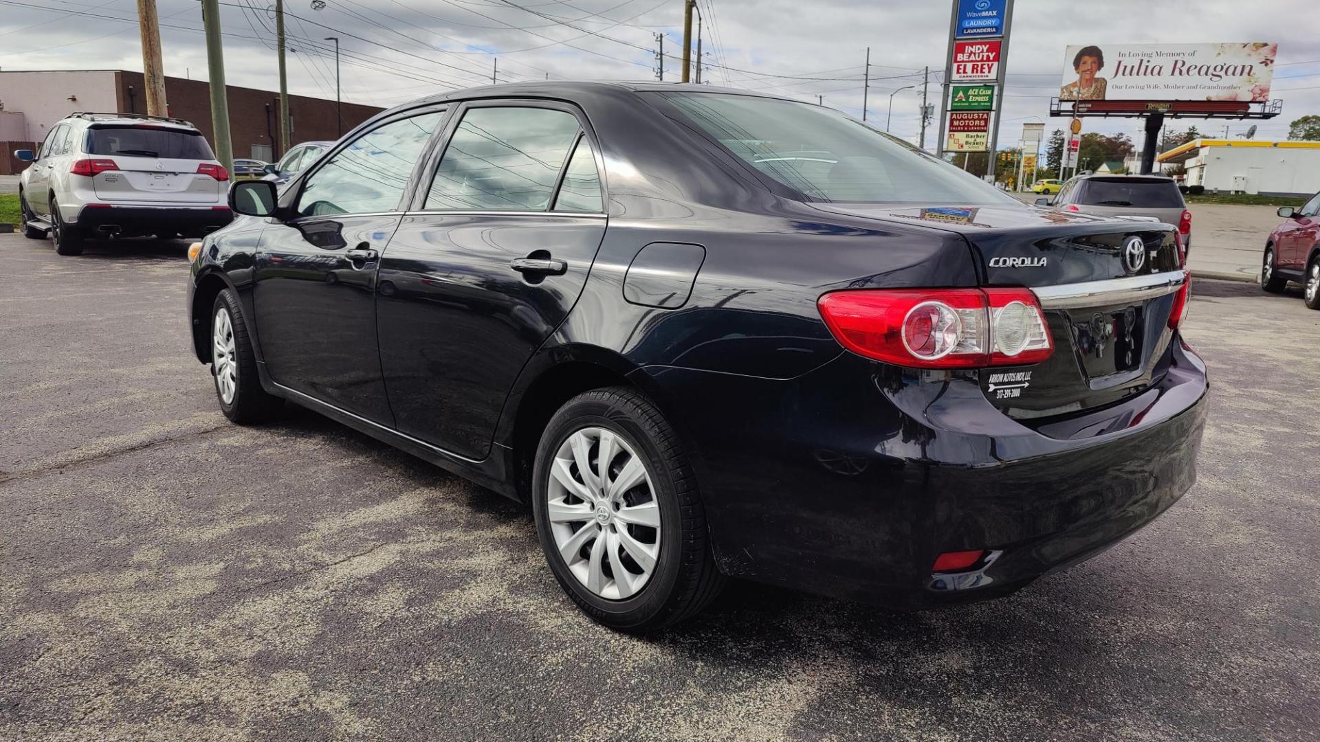 2013 BLACK /GRAY Toyota Corolla LE (2T1BU4EE2DC) with an 1.8L L4 DOHC 16V engine, 4-Speed Automatic transmission, located at 2710A Westlane Rd., Indianapolis, IN, 46268, (317) 291-2000, 39.885670, -86.208160 - Photo#1