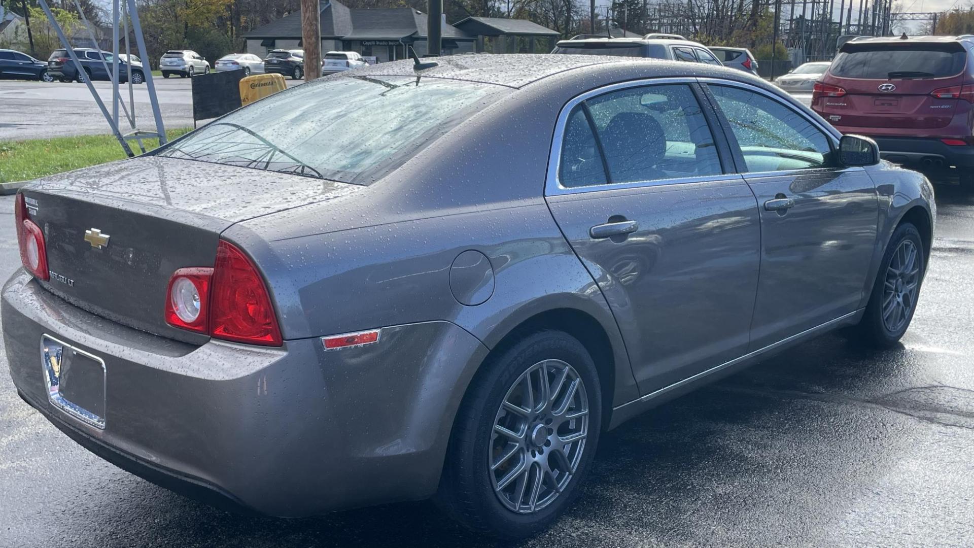 2011 Chevrolet Malibu 1LT photo 10