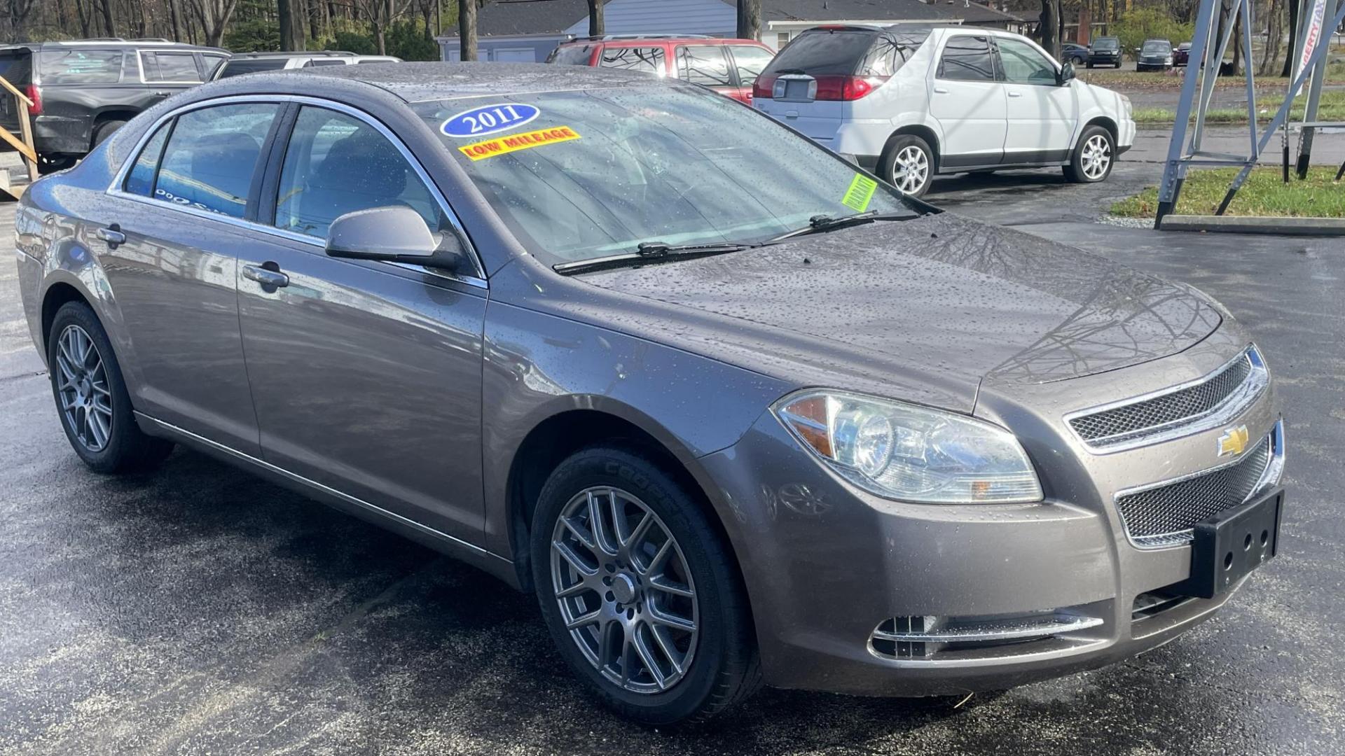 2011 Chevrolet Malibu 1LT photo 4