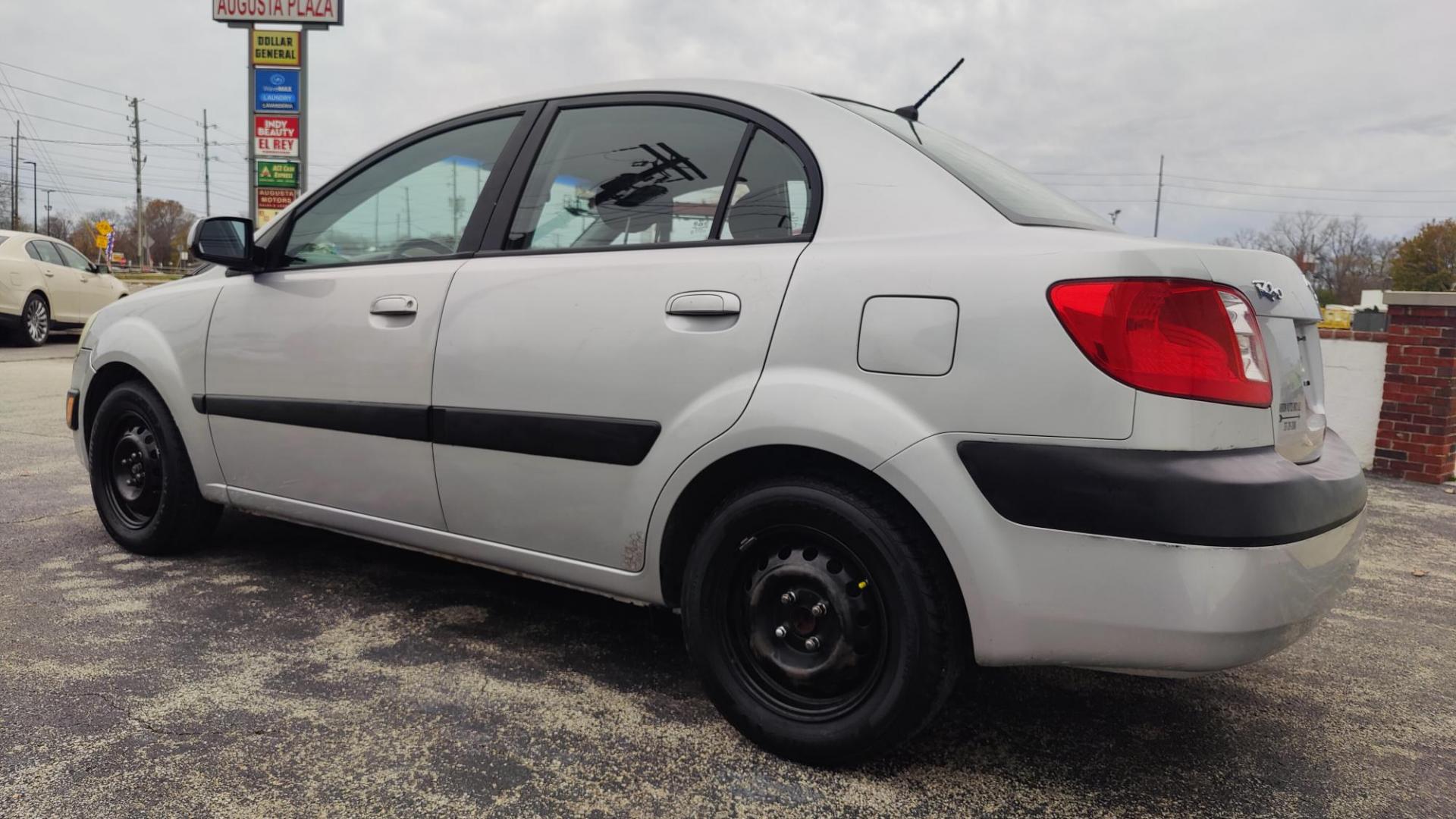 2008 Silver Kia Rio Base (KNADE123486) with an 1.6L L4 DOHC 16V engine, 5-Speed Manual Overdrive transmission, located at 2710A Westlane Rd., Indianapolis, IN, 46268, (317) 291-2000, 39.885670, -86.208160 - Photo#4