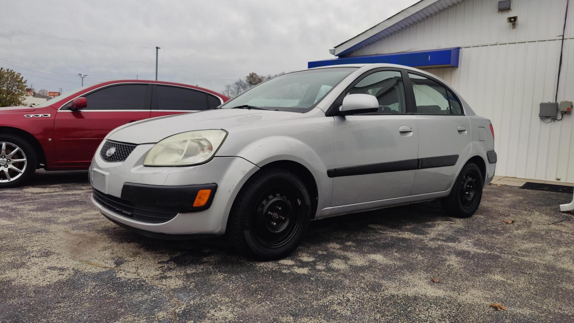 2008 Silver Kia Rio Base (KNADE123486) with an 1.6L L4 DOHC 16V engine, 5-Speed Manual Overdrive transmission, located at 2710A Westlane Rd., Indianapolis, IN, 46268, (317) 291-2000, 39.885670, -86.208160 - Photo#0