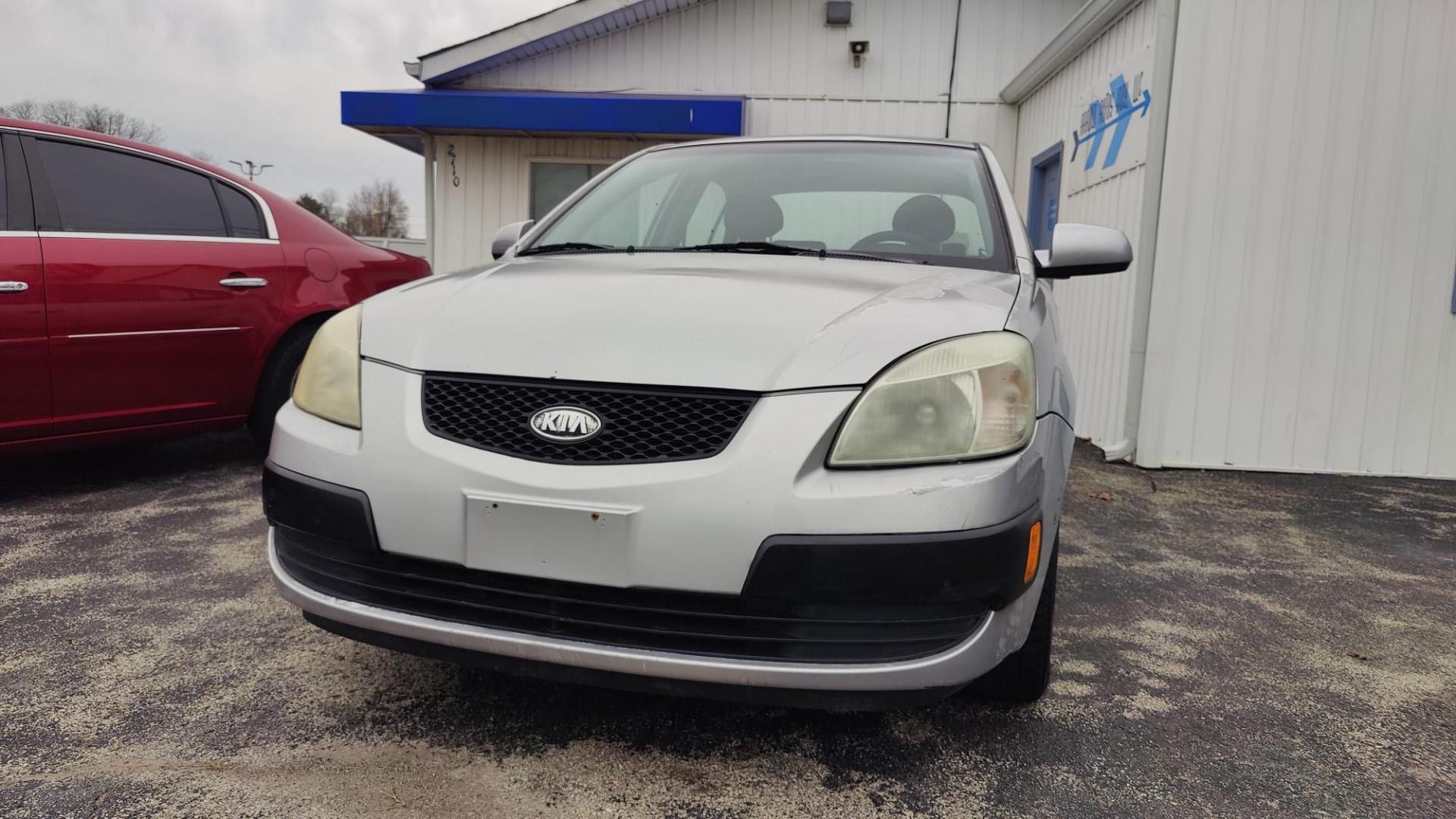 2008 Silver Kia Rio Base (KNADE123486) with an 1.6L L4 DOHC 16V engine, 5-Speed Manual Overdrive transmission, located at 2710A Westlane Rd., Indianapolis, IN, 46268, (317) 291-2000, 39.885670, -86.208160 - Photo#2