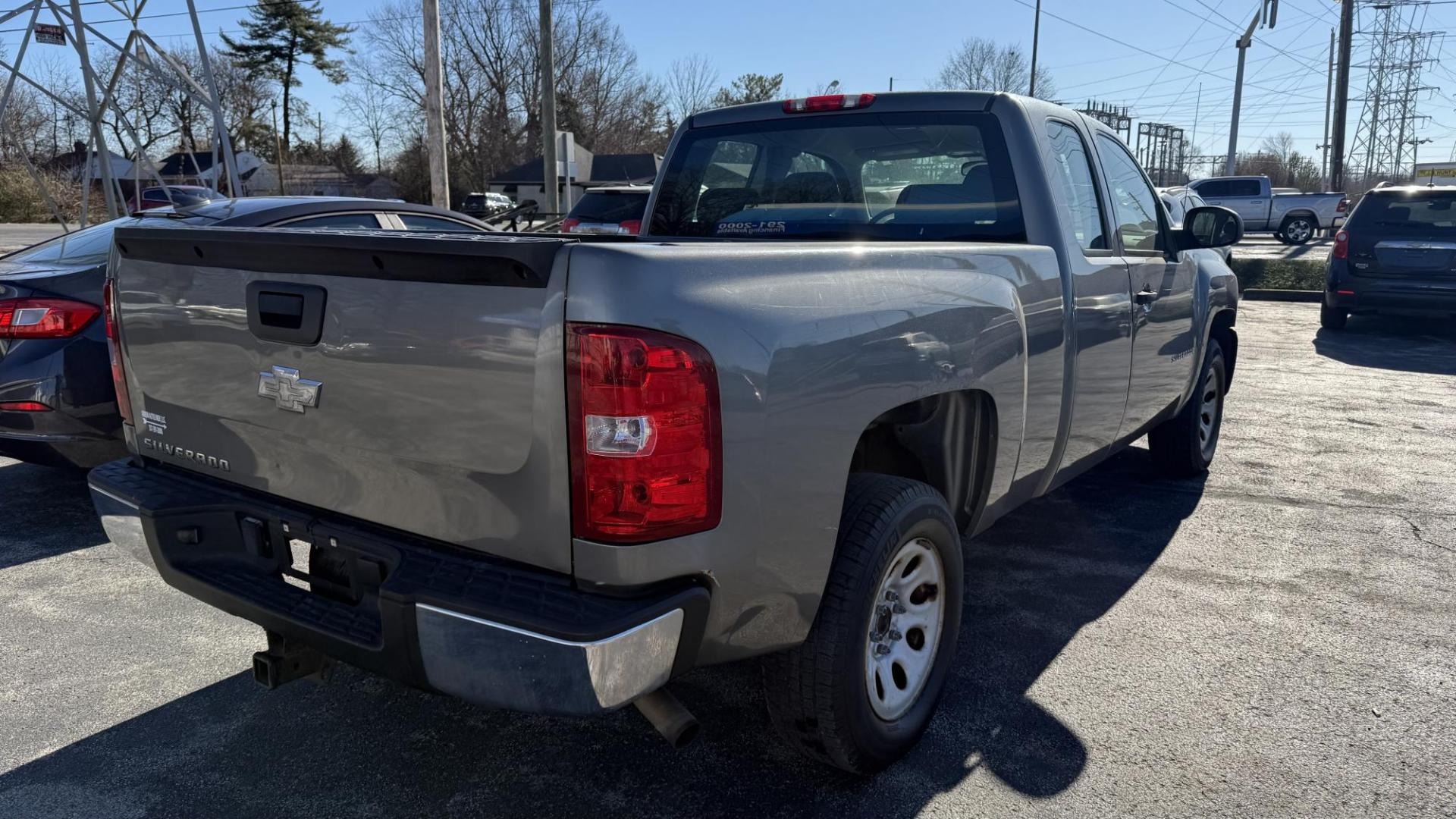 2008 GRAY /GRAY Chevrolet Silverado 1500 LT1 Ext. Cab Long Box 2WD (1GCEC19C68Z) with an 4.8L V8 OHV 16V engine, 4-Speed Automatic Overdrive transmission, located at 2710A Westlane Rd., Indianapolis, IN, 46268, (317) 291-2000, 39.885670, -86.208160 - Photo#4